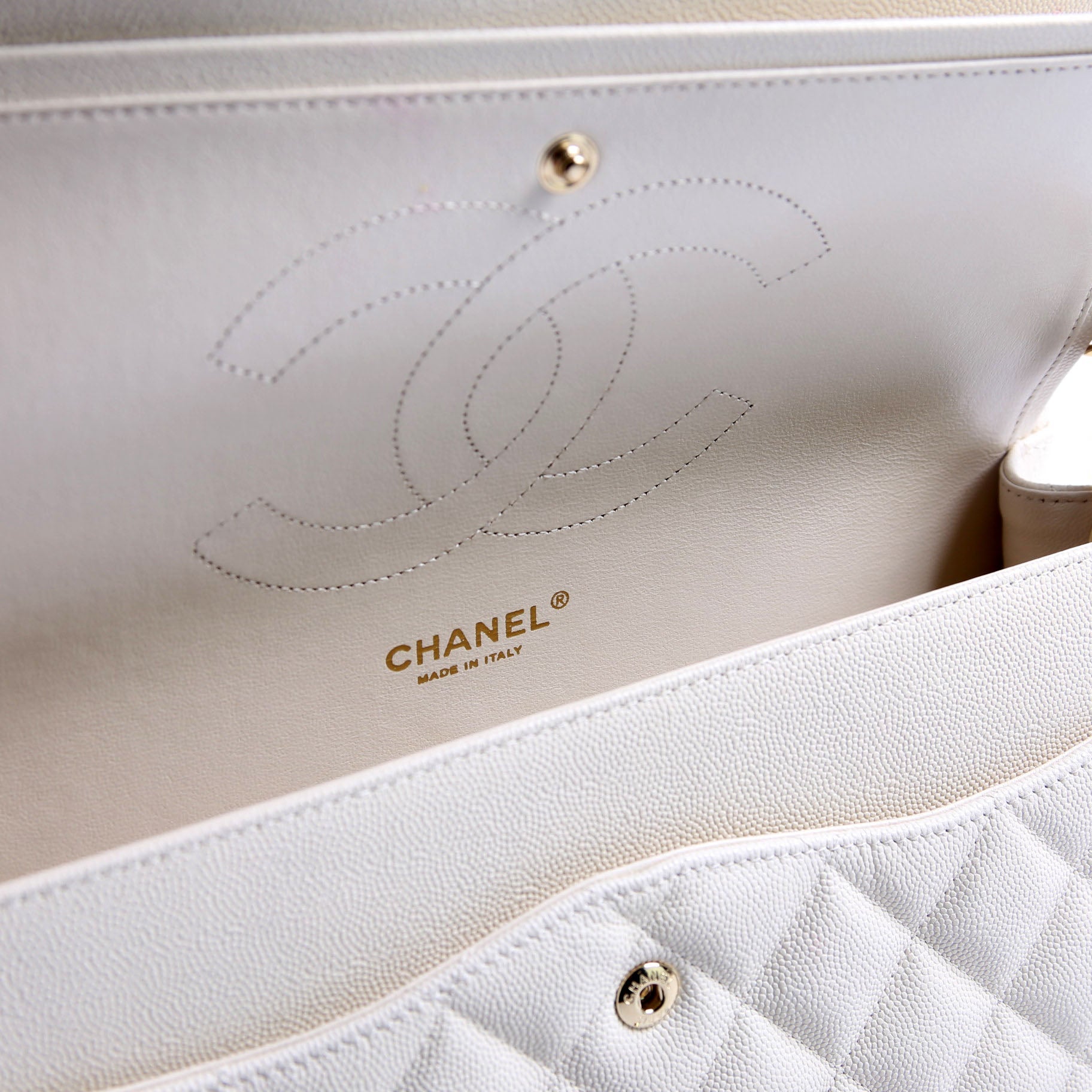 Classic Flap jumbo Caviar 20-23 White