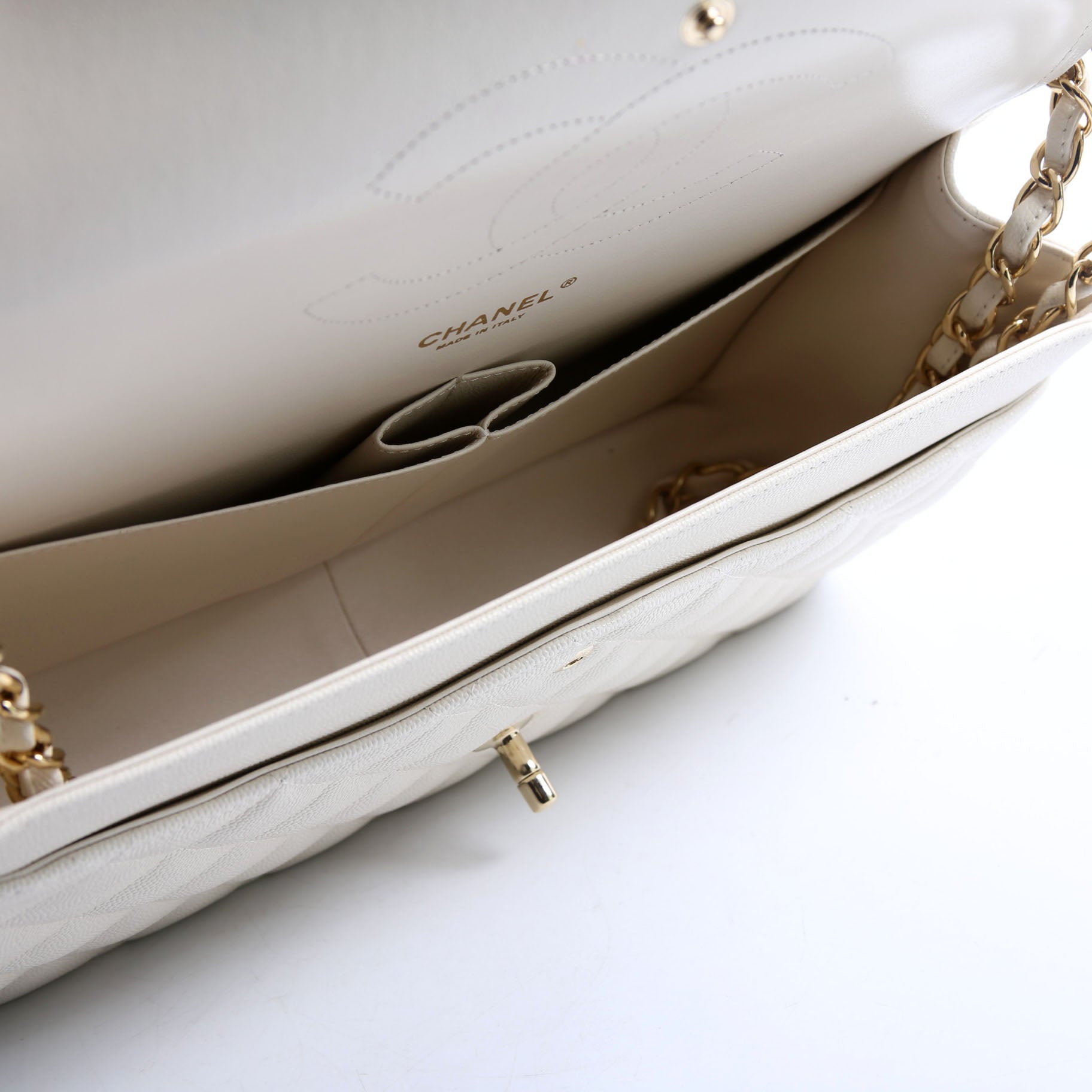 Classic Flap jumbo Caviar 20-23 White