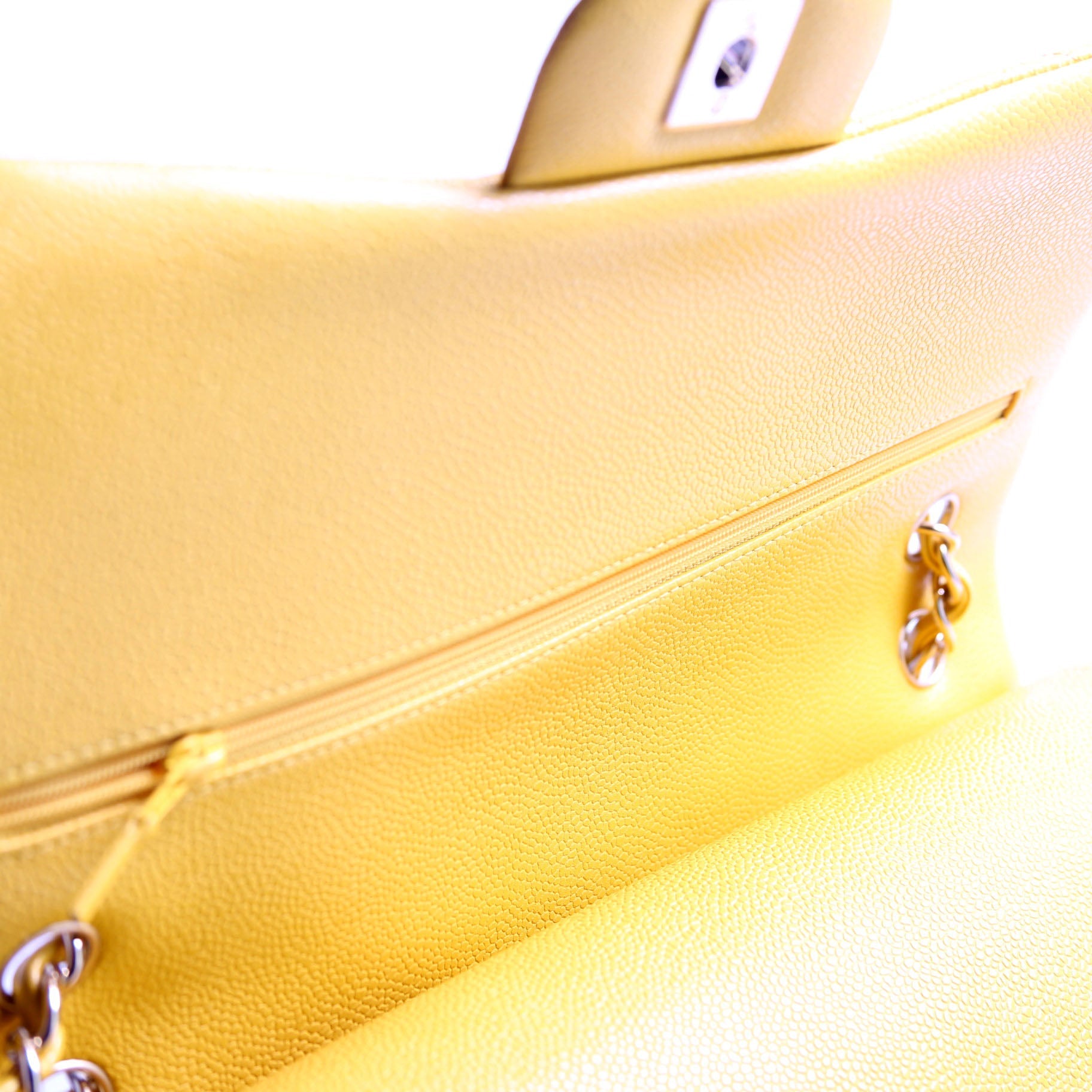 Classic Flap Jumbo Caviar 25-28M Yellow