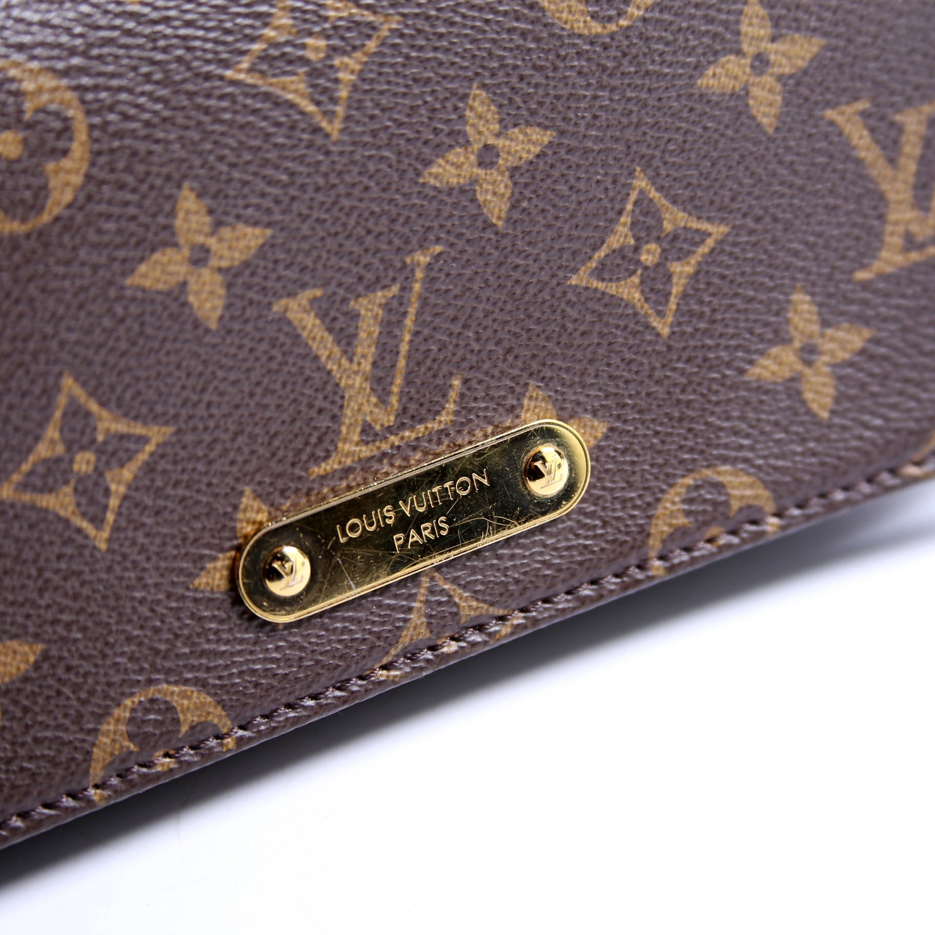 Lily Wallet On Chain Monogram