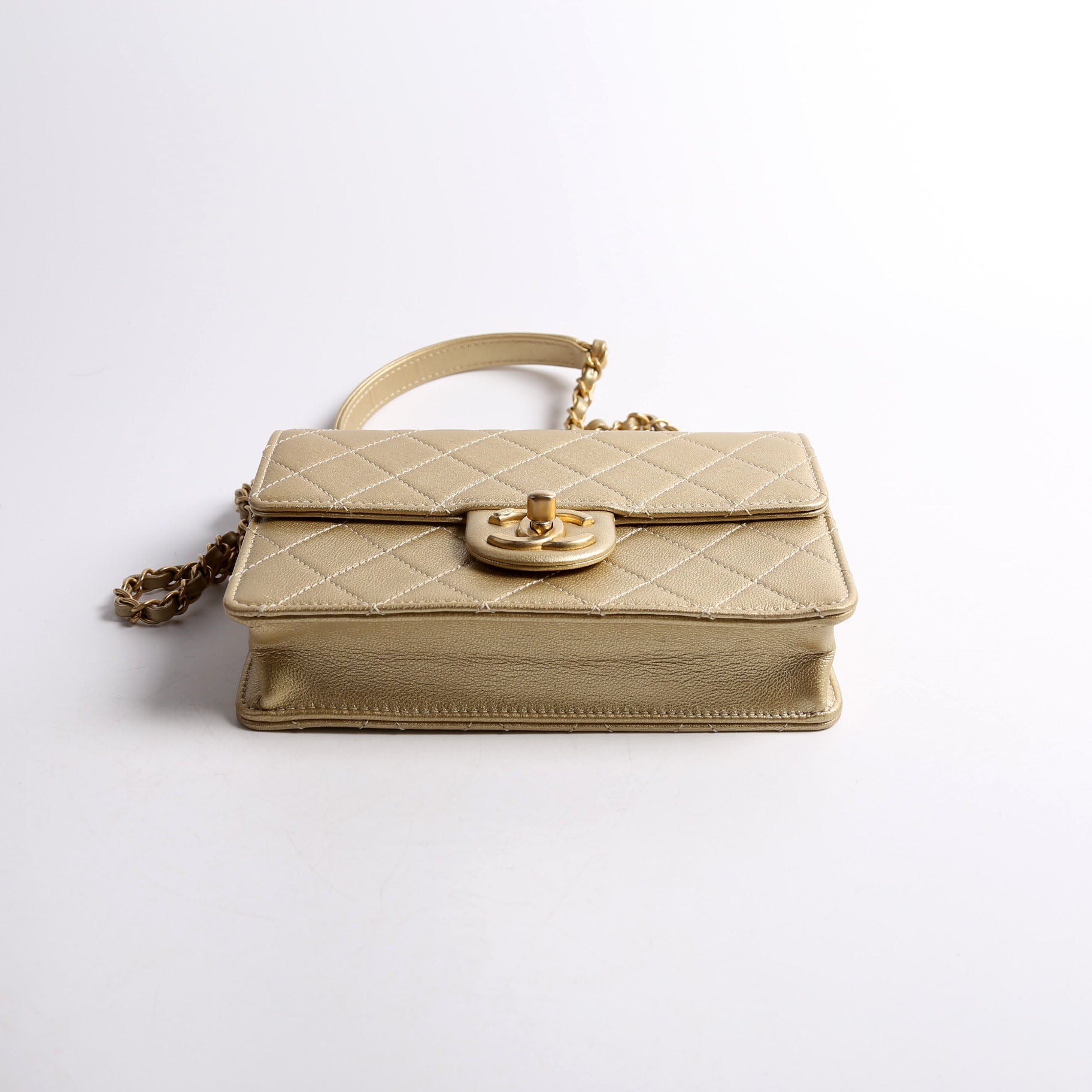 Chic Pearls Flap Small Metallic Lambskin 30M
