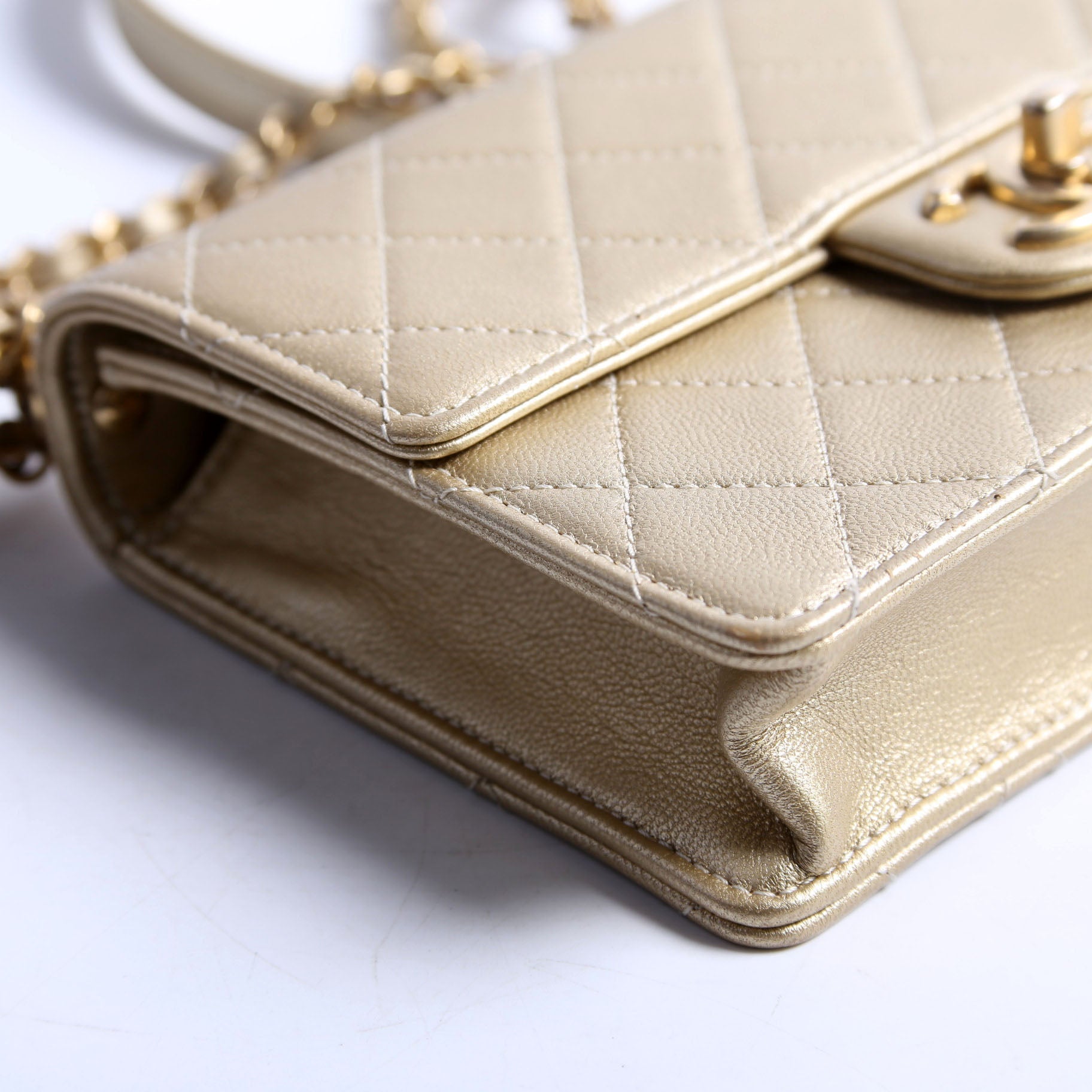 Chic Pearls Flap Small Metallic Lambskin 30M