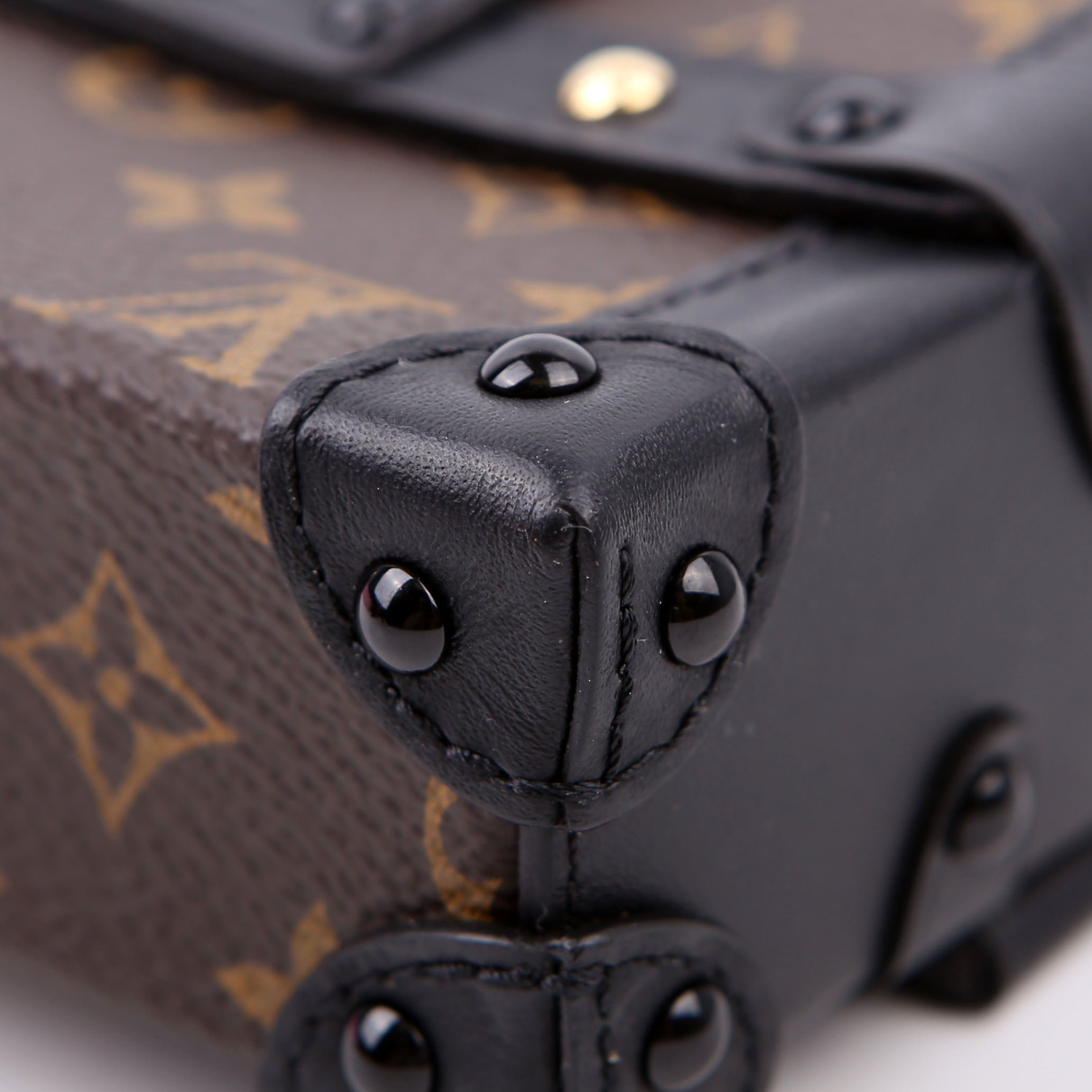 Essential Trunk NM Monogram