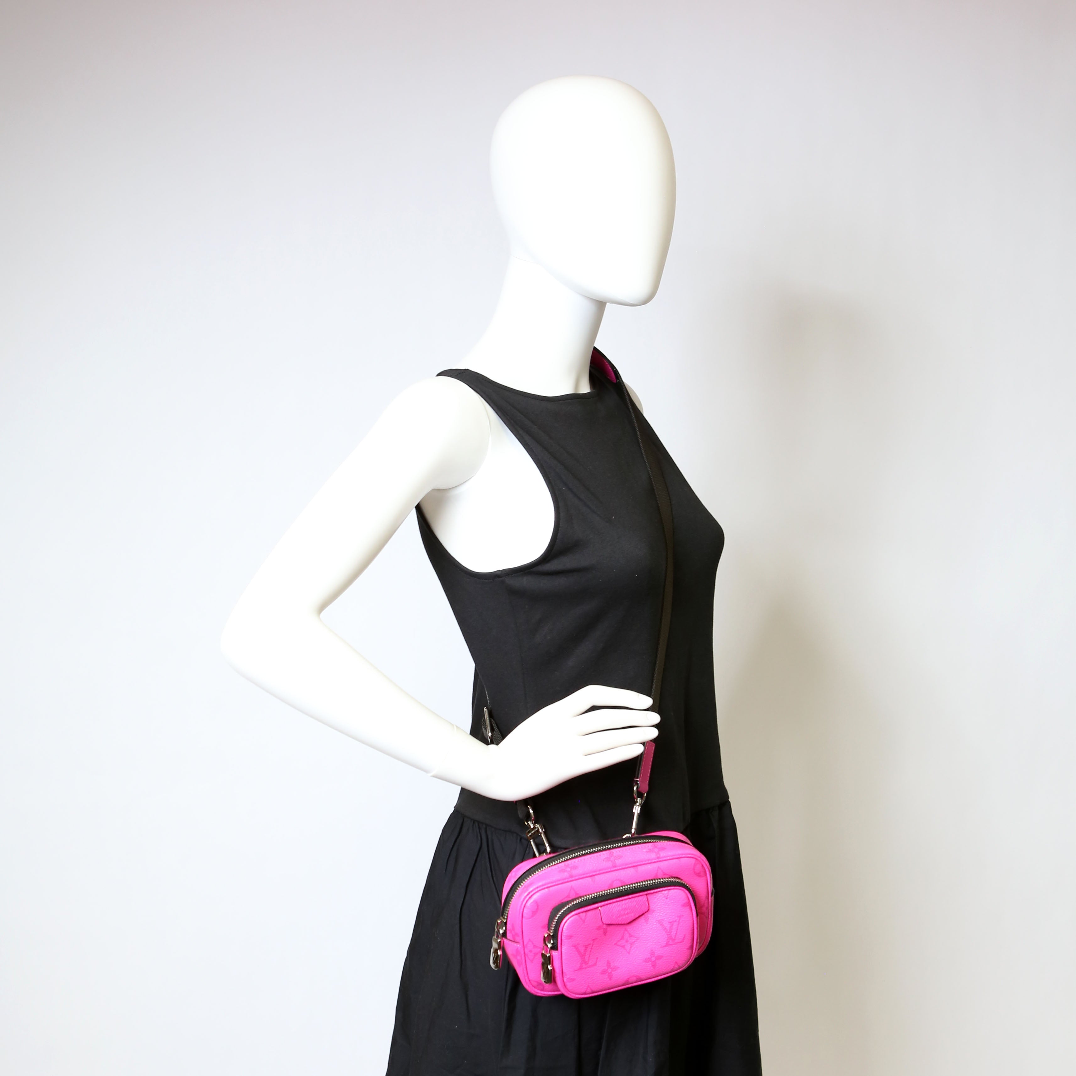 Outdoor Pouch Taigarama Monogram Pink