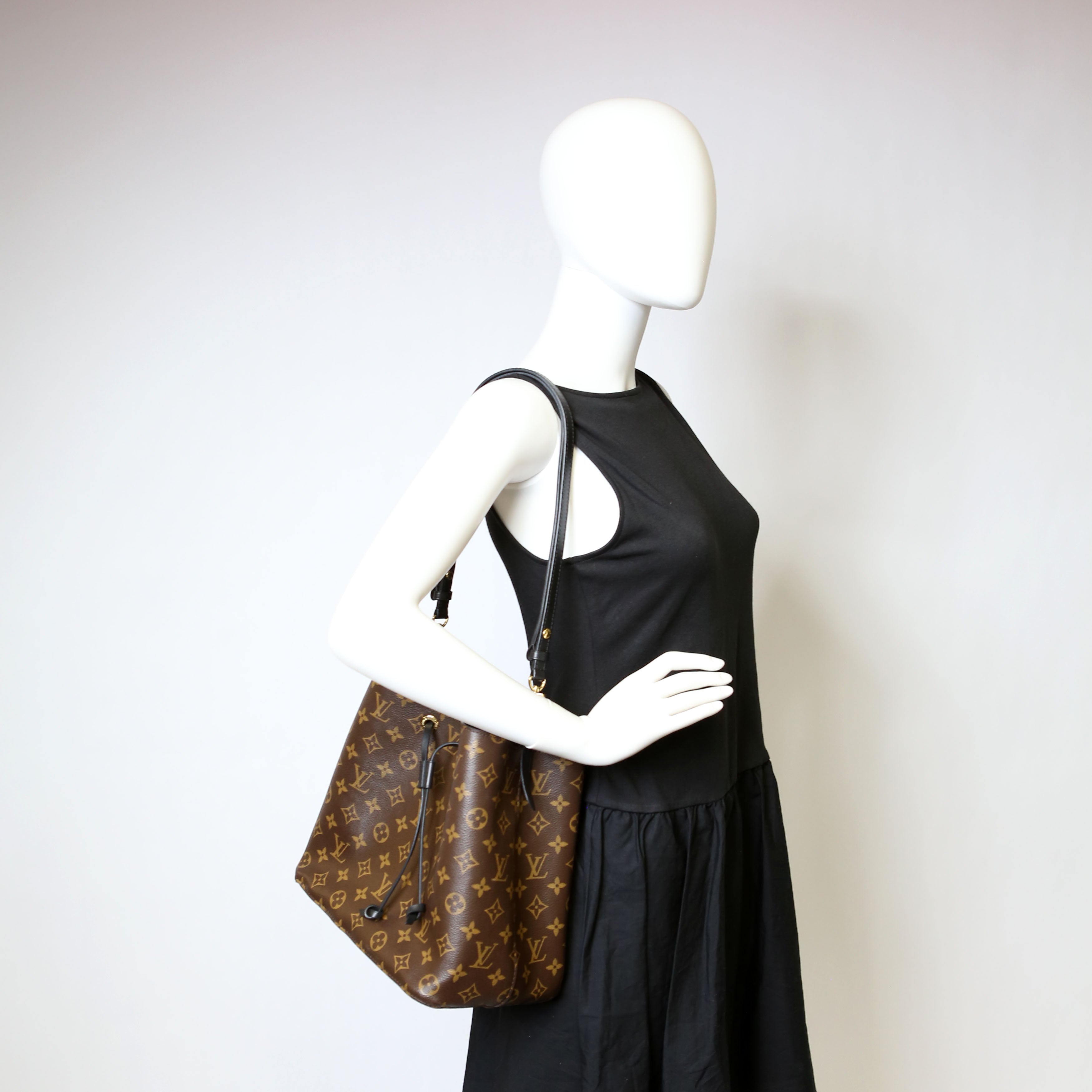 Neonoe Monogram Black