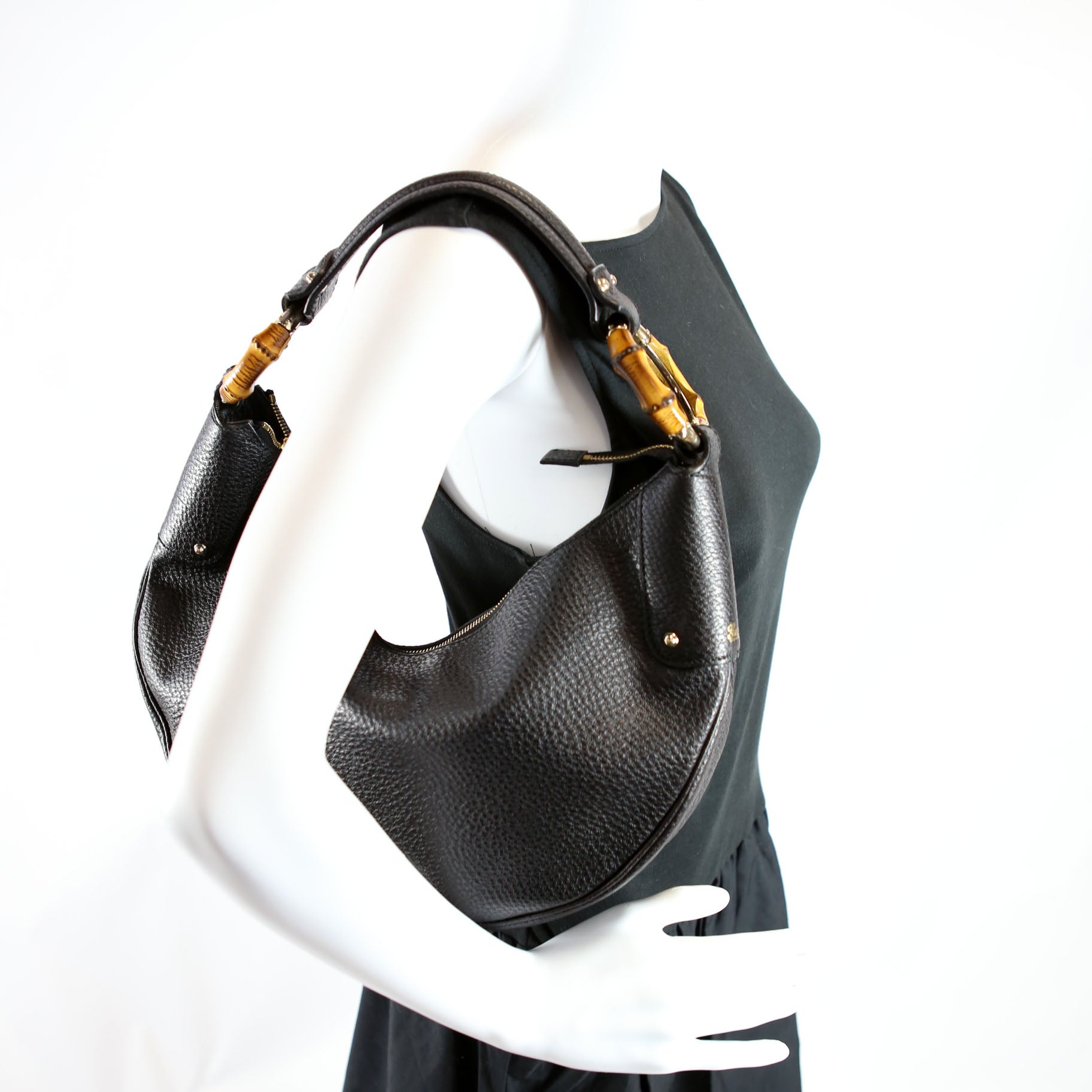 137577 Bamboo Ring Leather Hobo Black