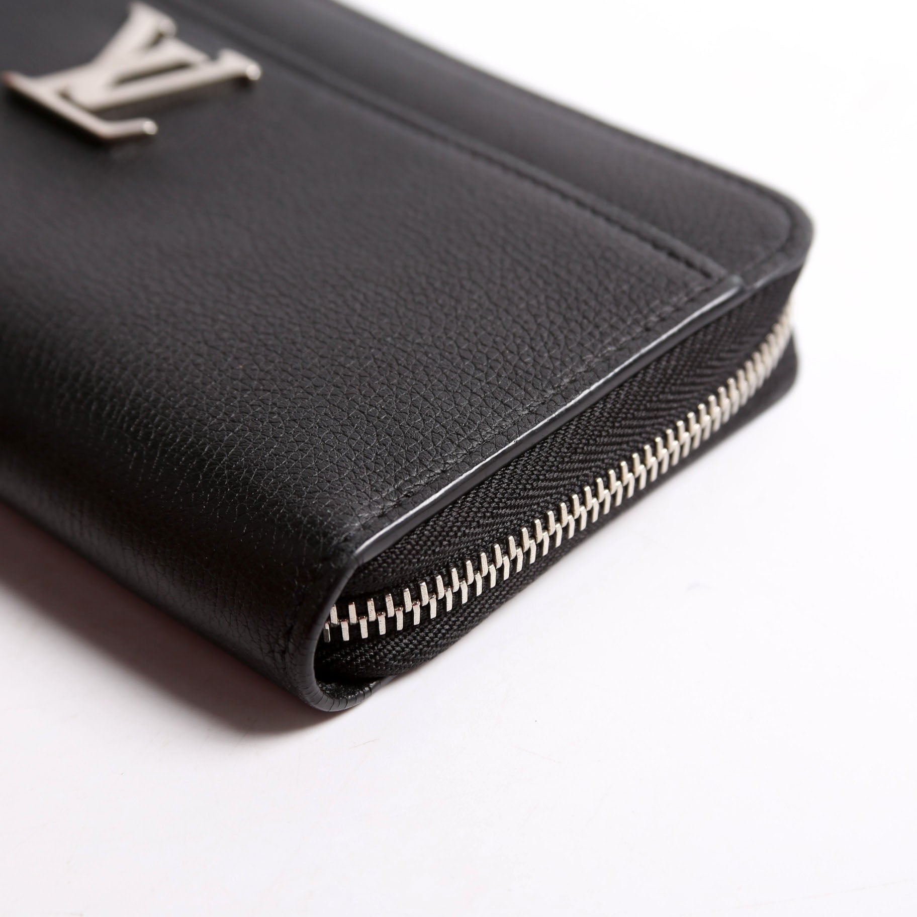 LockMe Zippy Wallet Black