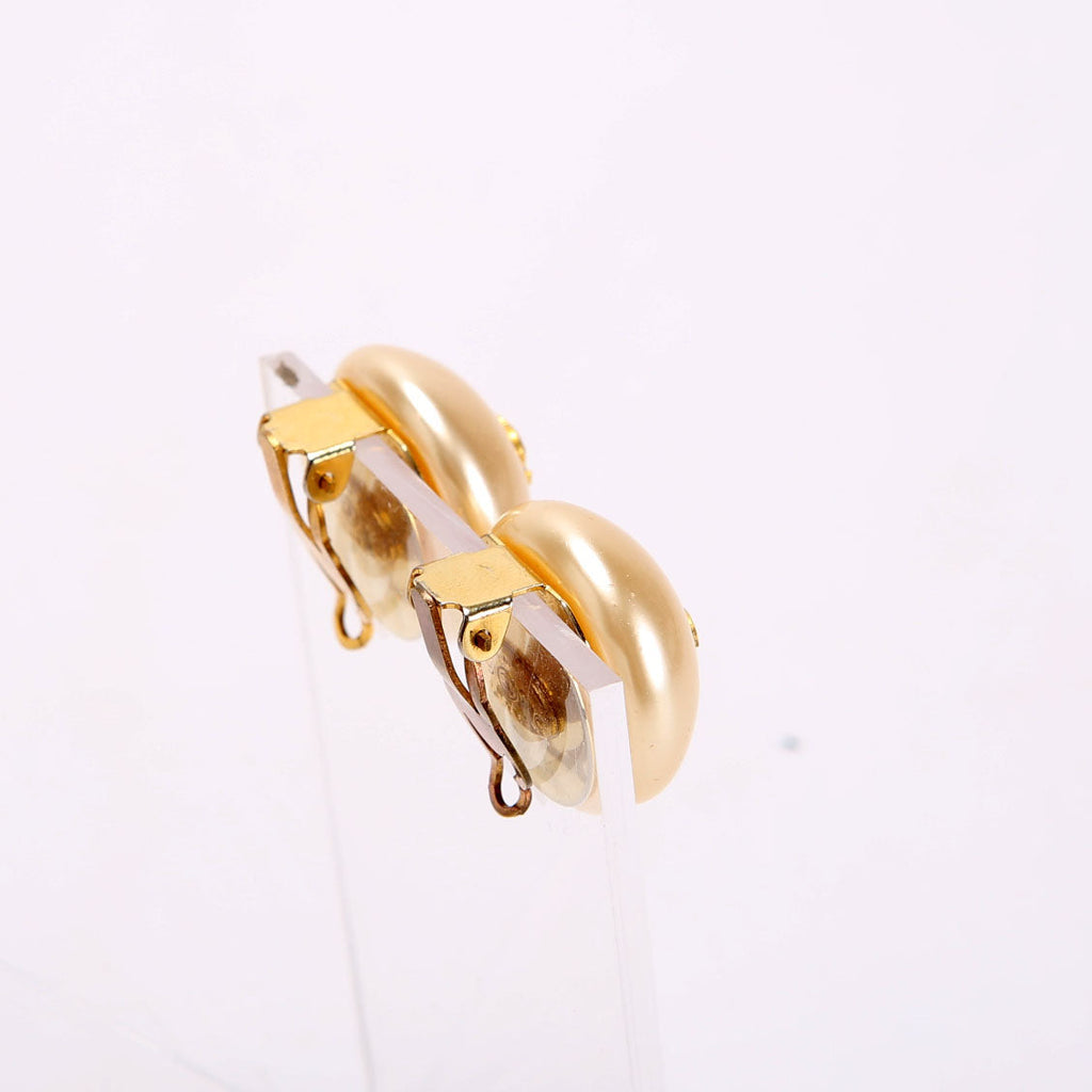Faux Pearl CC Round Clip-On Vintage Earrings Pearl/Gold