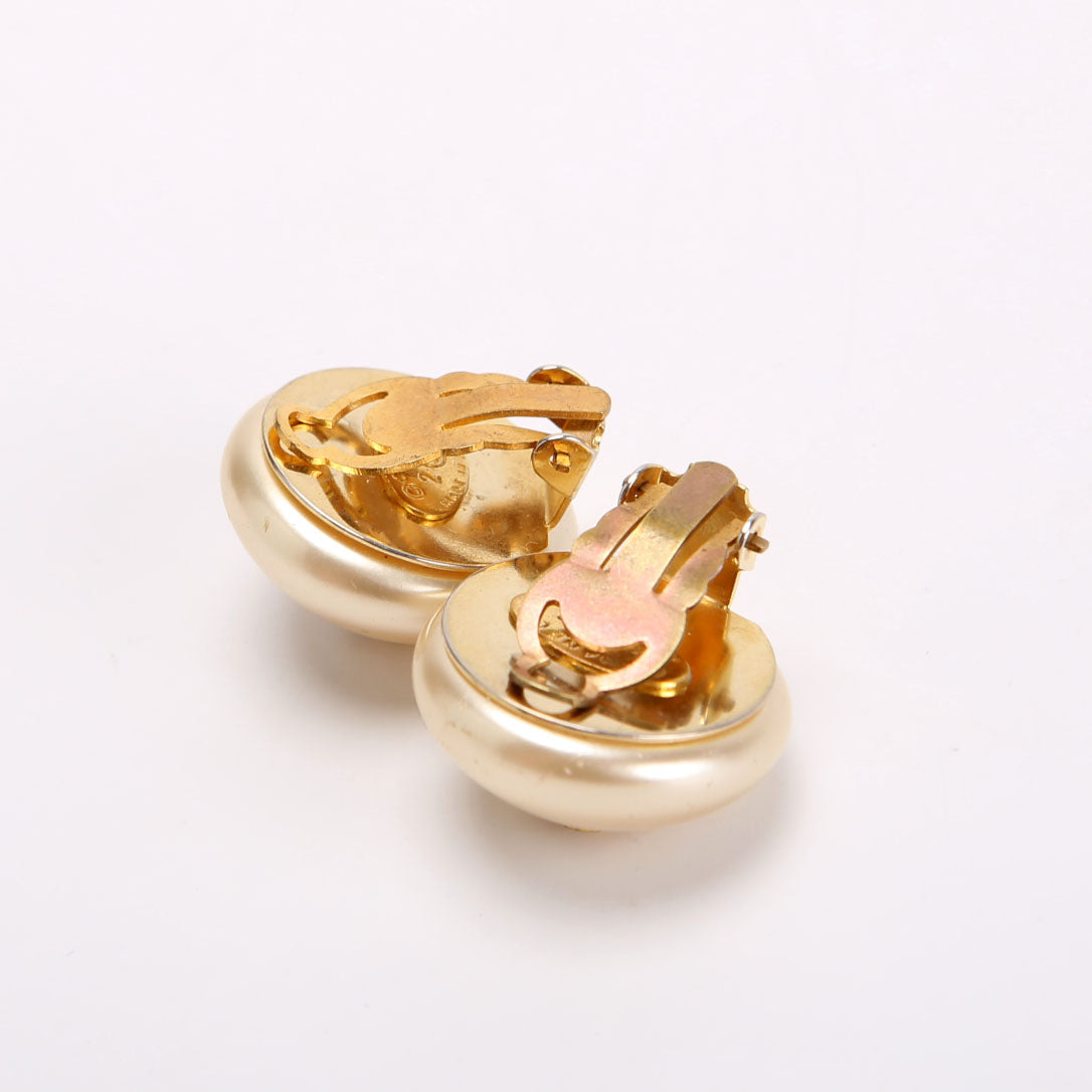 Faux Pearl CC Round Clip-On Vintage Earrings Pearl/Gold