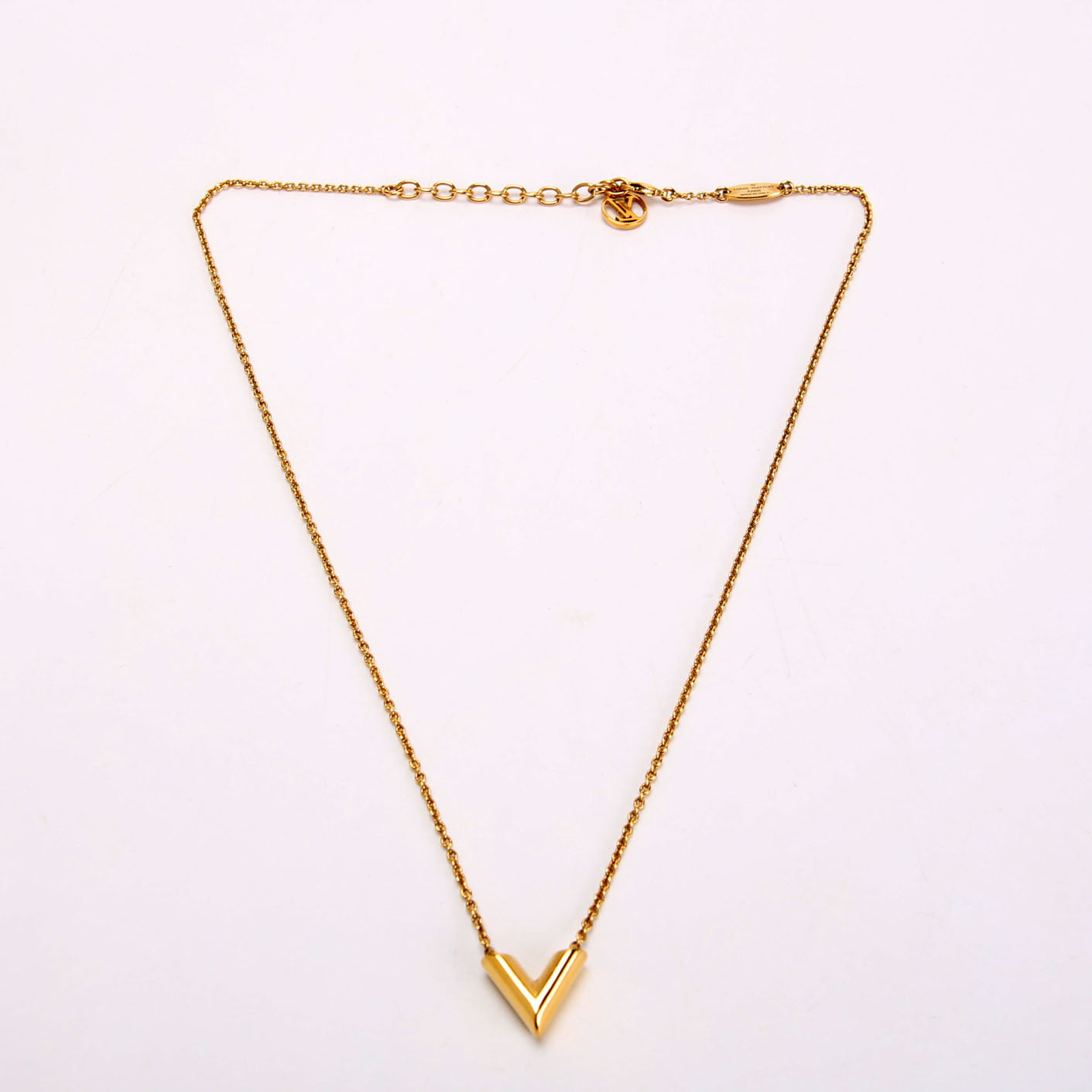 Essential V Necklace Gold
