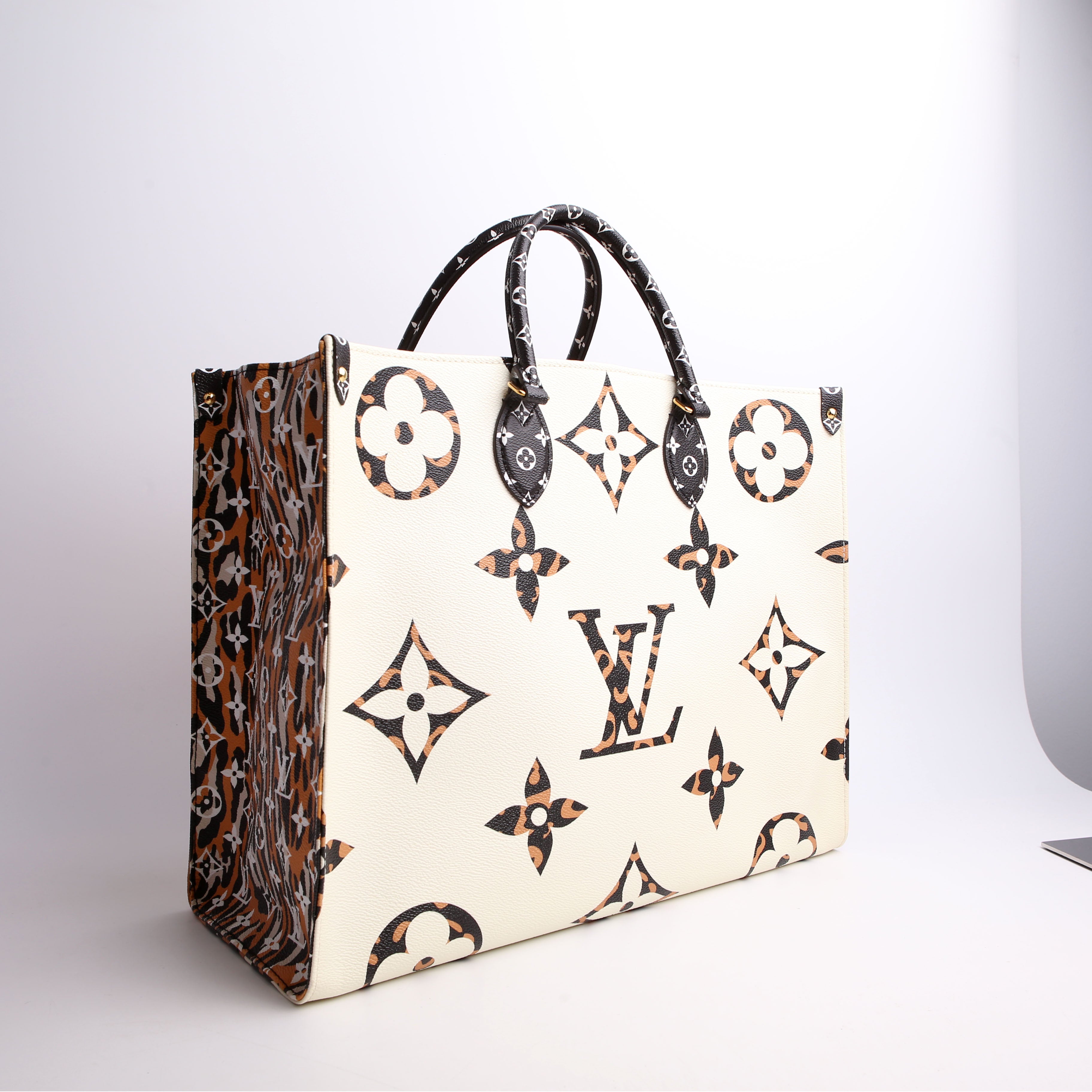 ONTHEGO GM Giant Jungle Tote