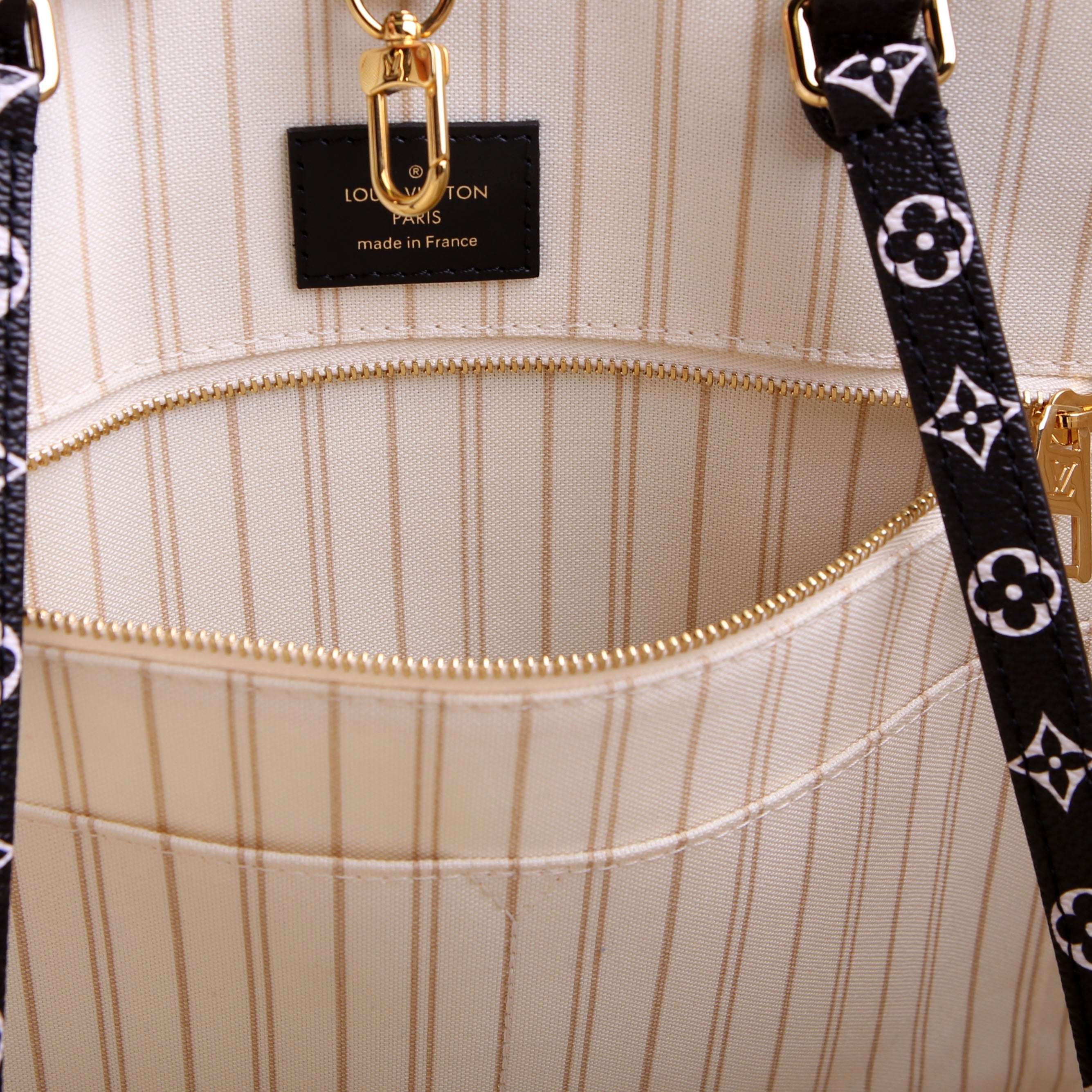 ONTHEGO GM Giant Jungle Tote