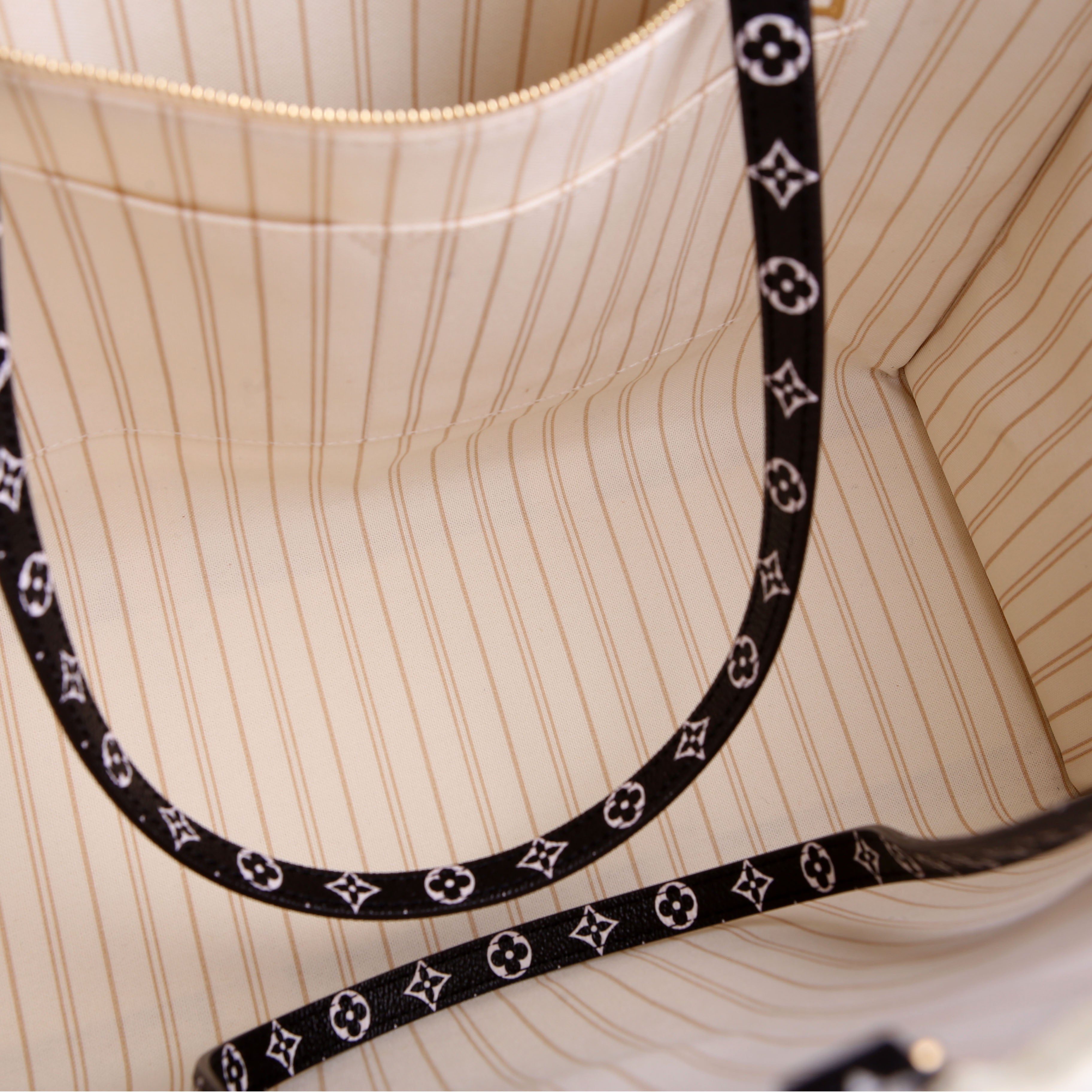 ONTHEGO GM Giant Jungle Tote