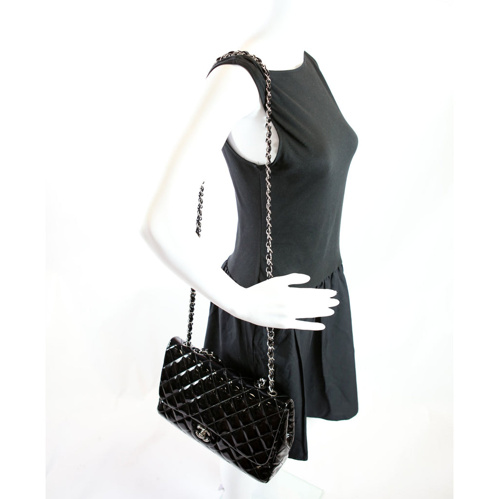 Classic Flap Jumbo Other 13M Black