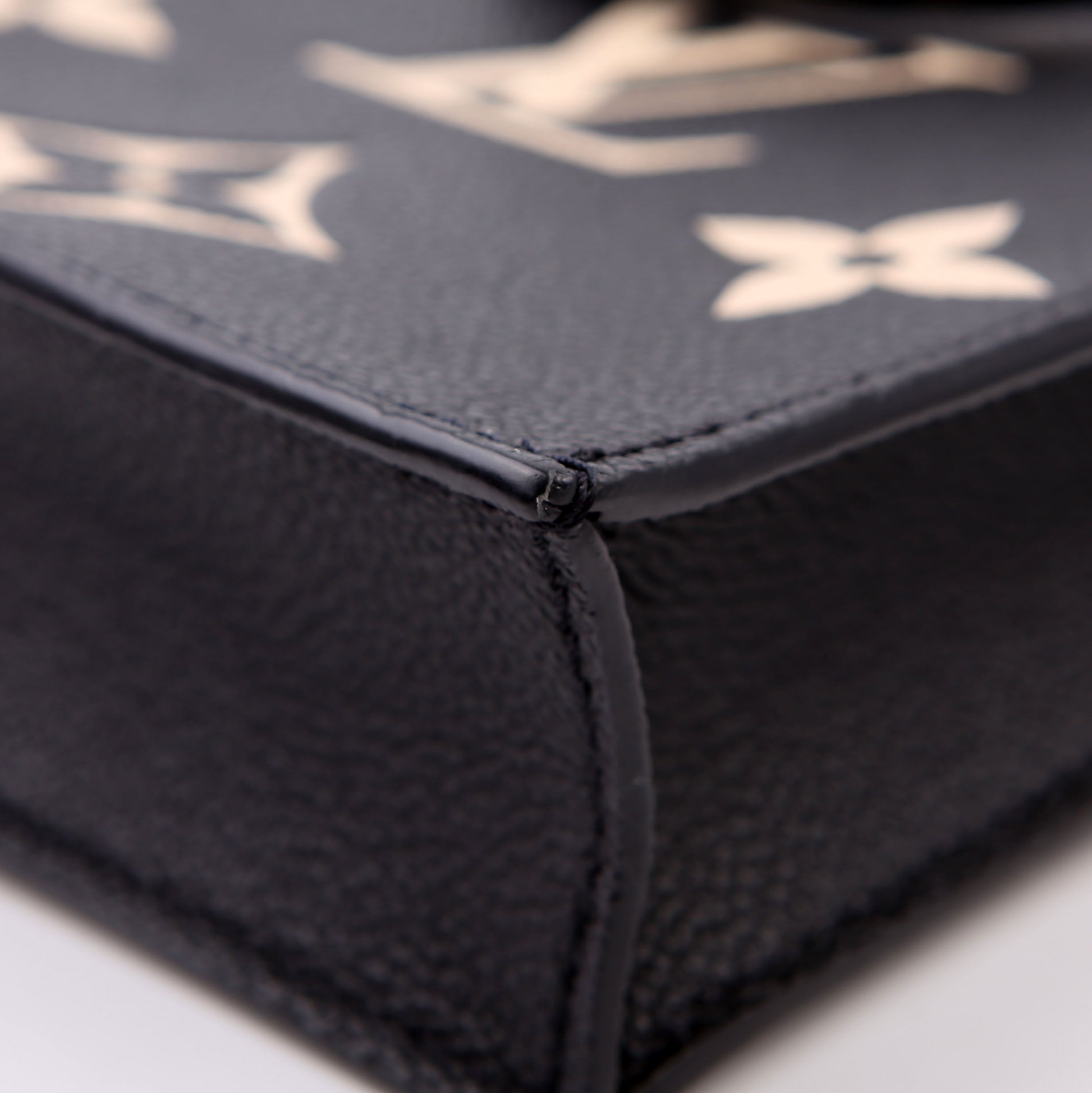 Petite Sac Plat Bicolor Empreinte Black/Cream