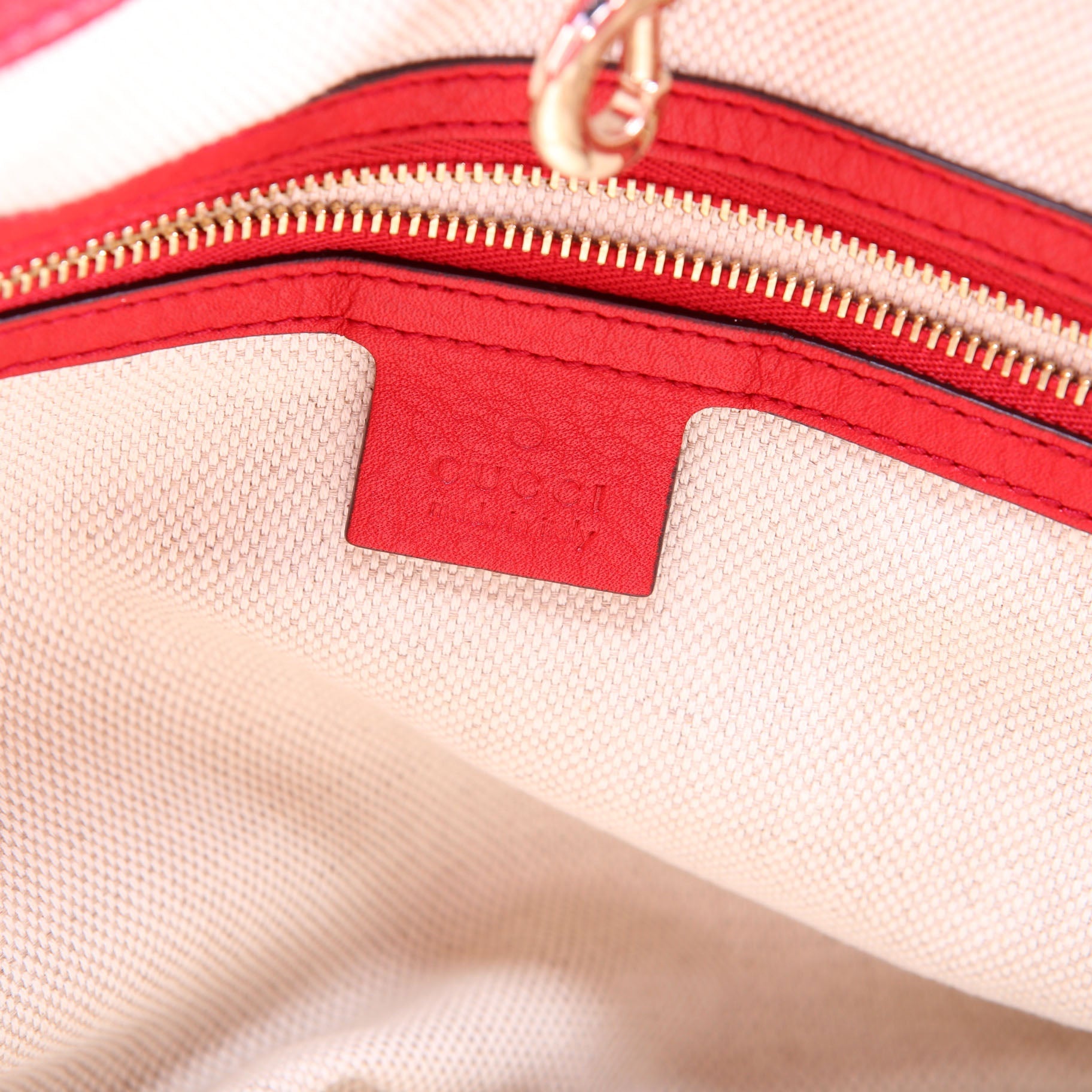 308982 Soho Leather Shoulder Medium Red