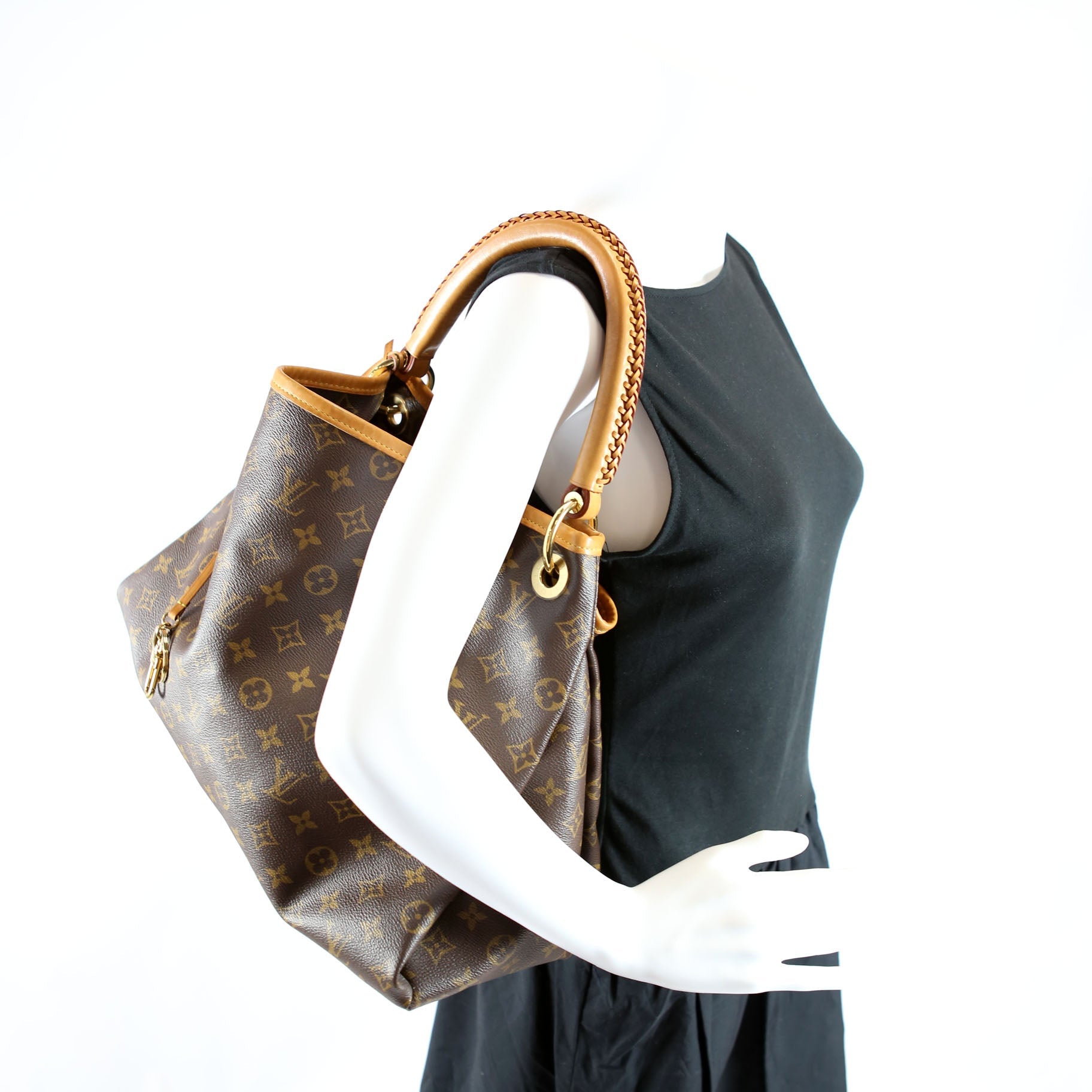 Artsy MM NM Monogram