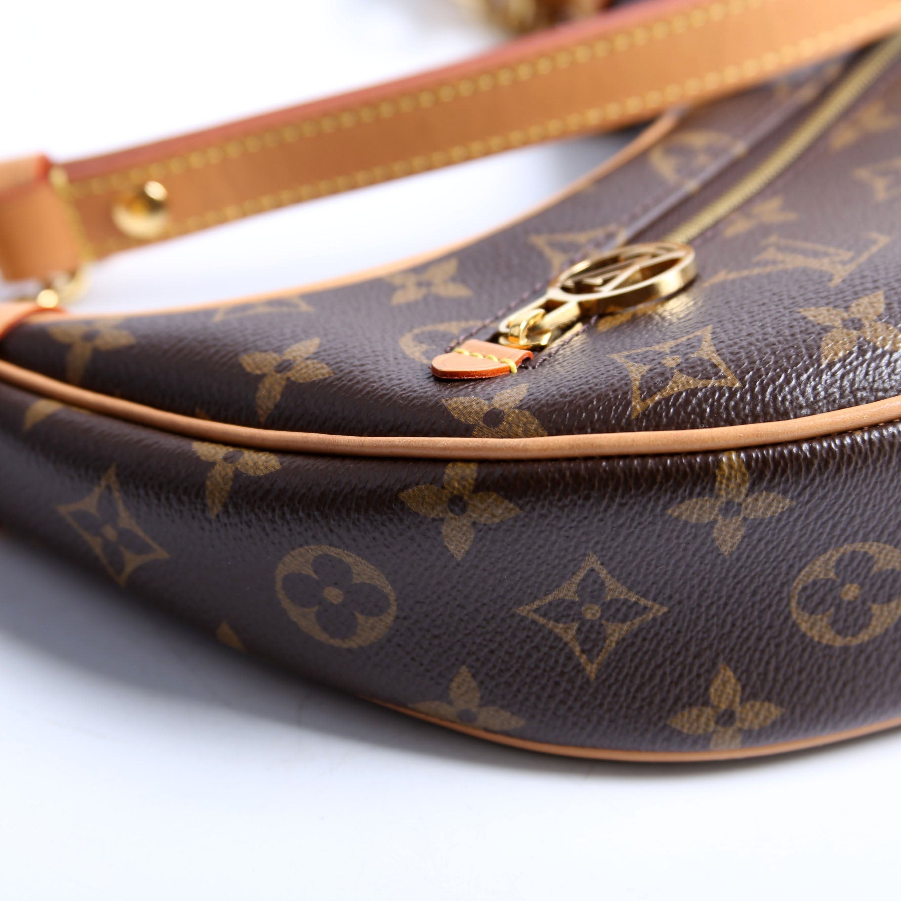 hold-Loop Monogram