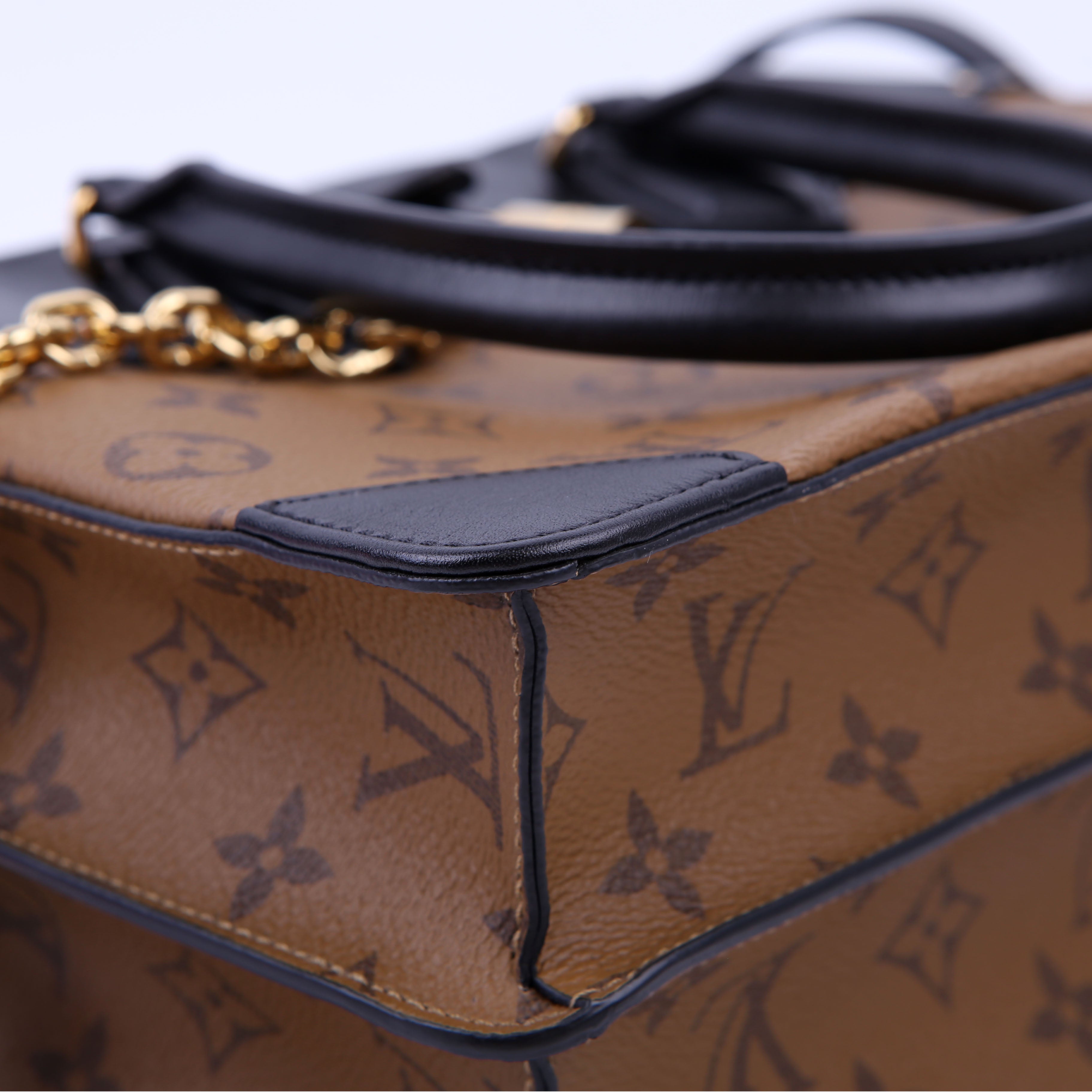 City Malle MM Reverse Monogram Black