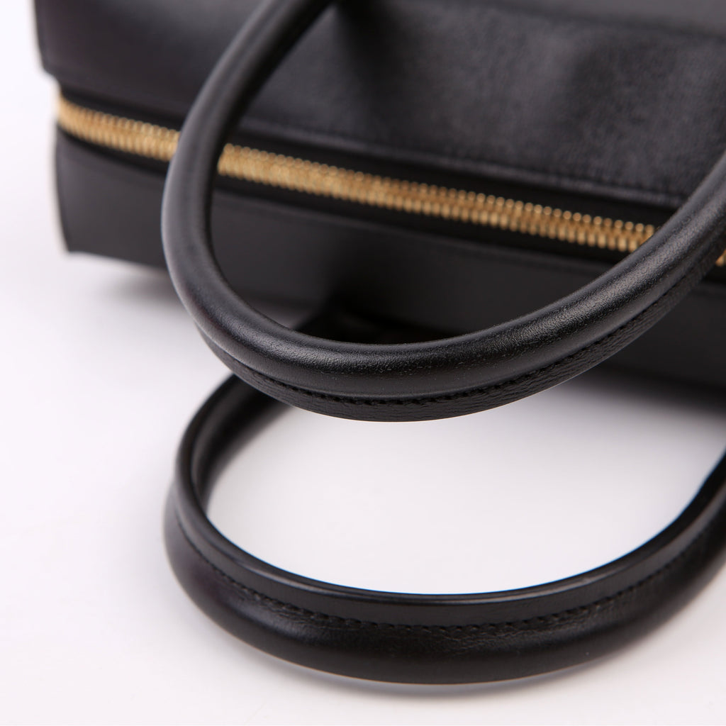 City Malle MM Reverse Monogram Black