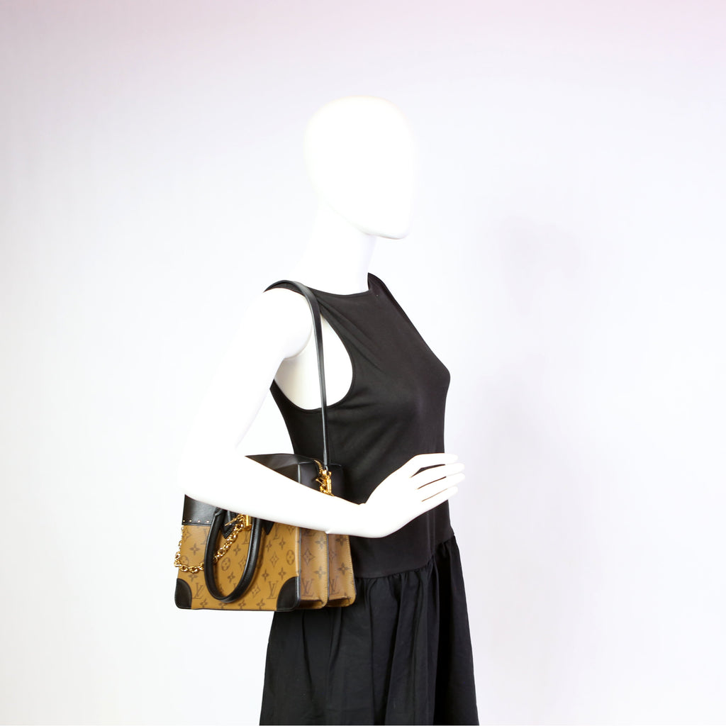 City Malle MM Reverse Monogram Black