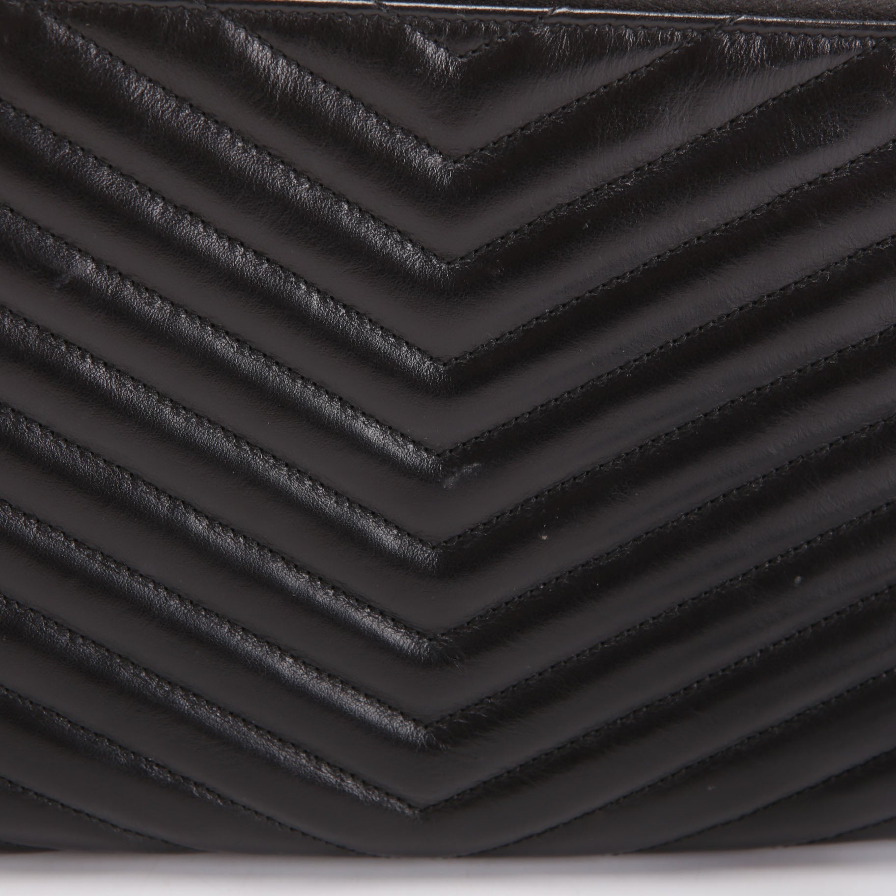 SAINT LAURENT 379039 A5 Matelasse Pouch Black