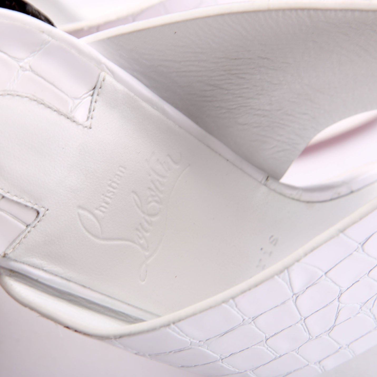 CL Tongamukle Sandals Size 39 White/Black