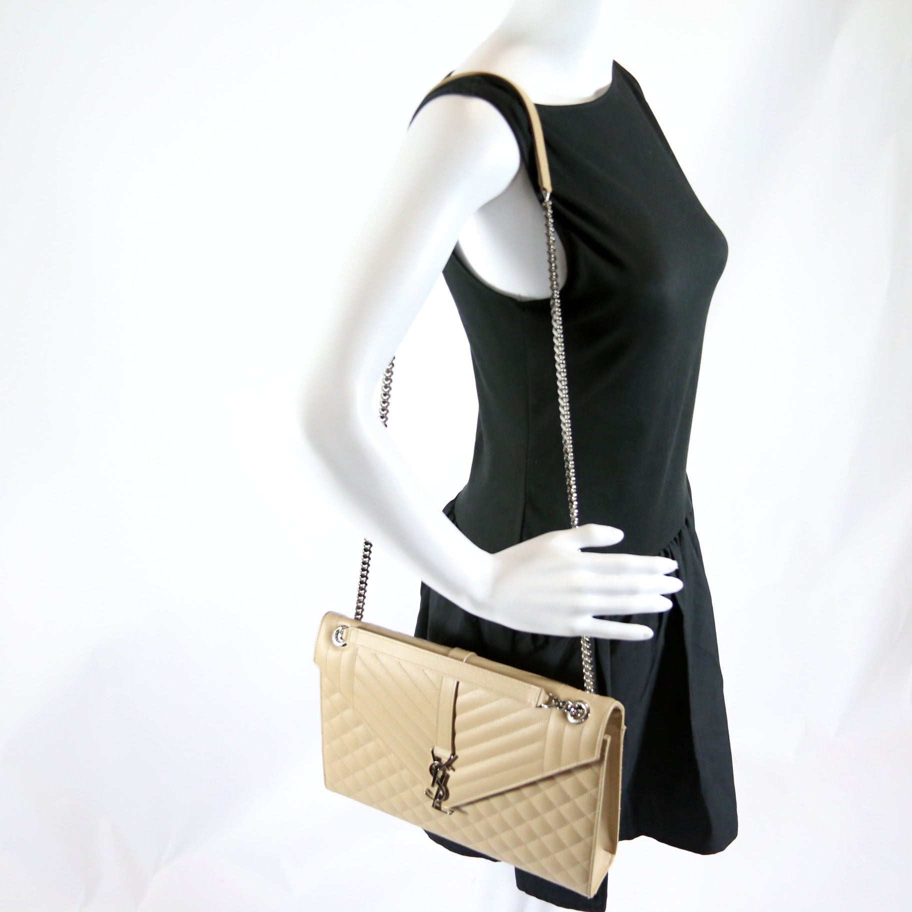 396910 Envelope Chevron Large Tan