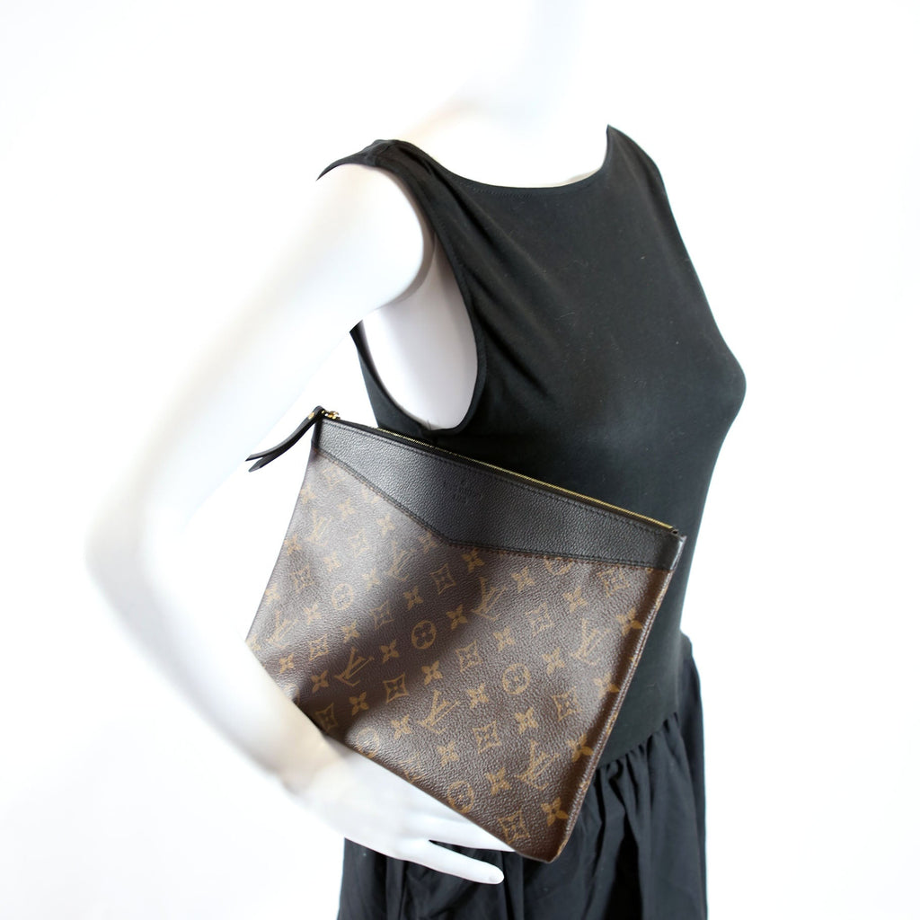 Daily Pouch Monogram Black