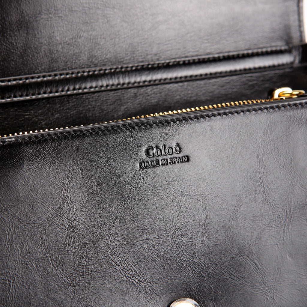 Iconic Flap Wallet On Chain Black