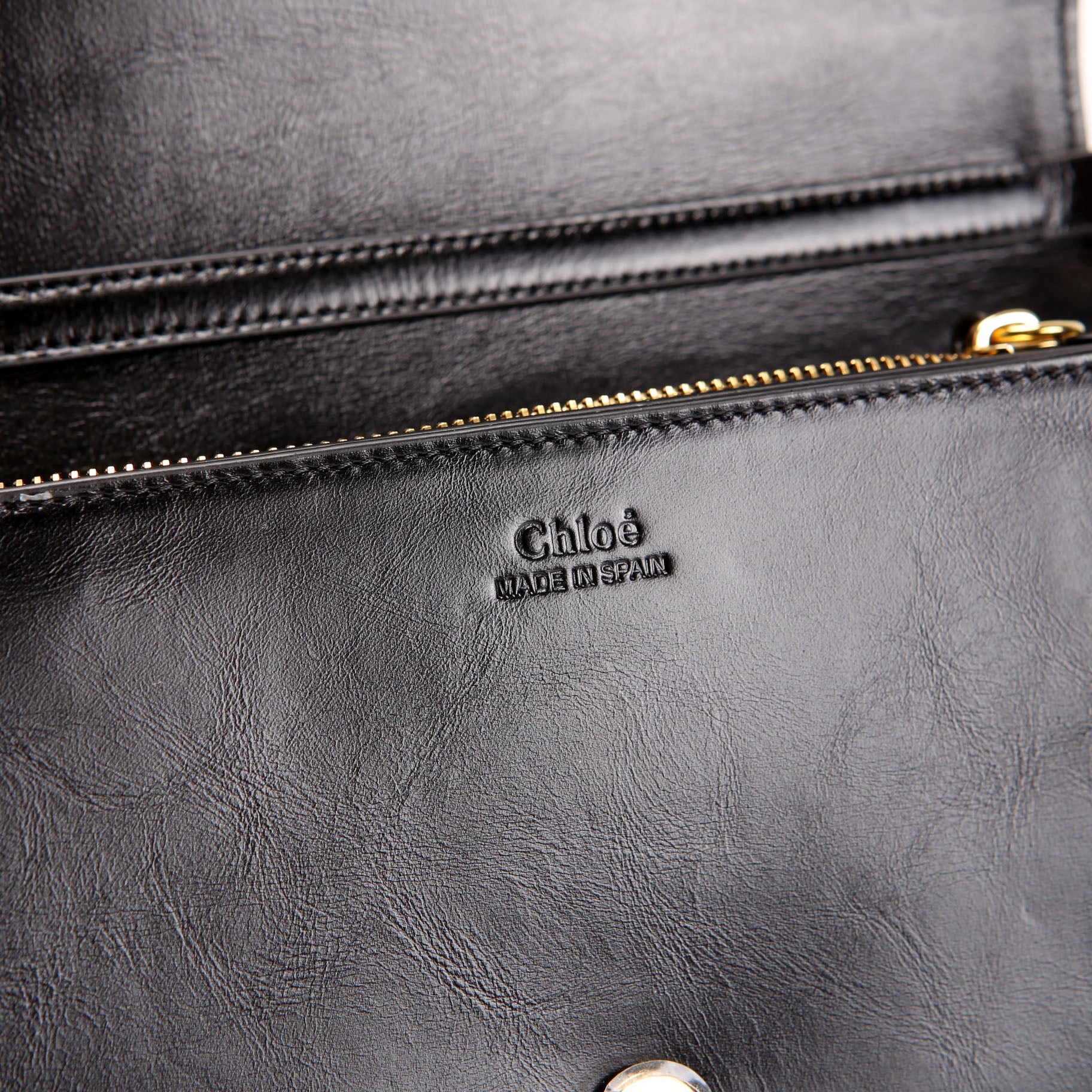 Iconic Flap Wallet On Chain Black