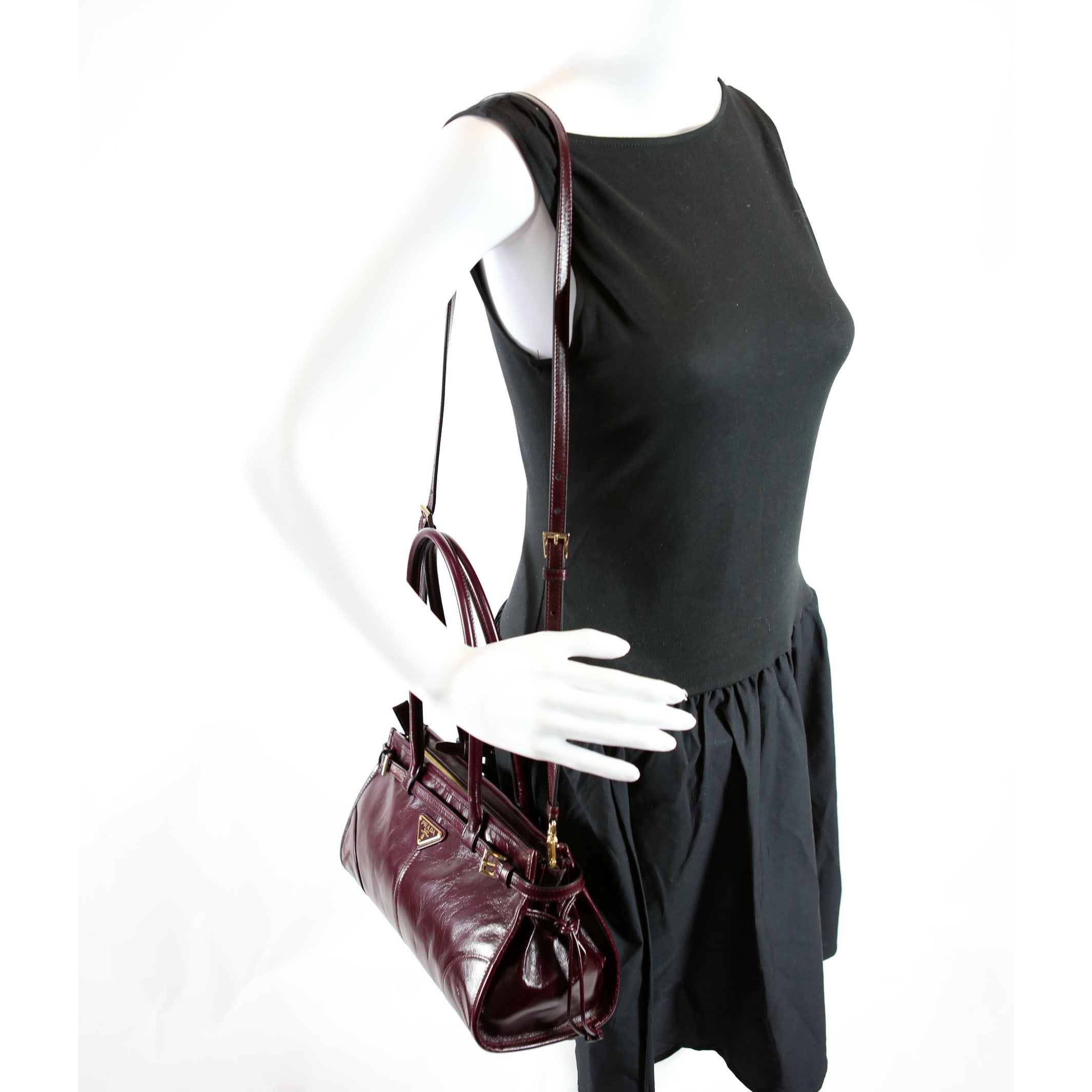 1BA426 Bonnie Medium Calfskin Shoulder Bag Maroon