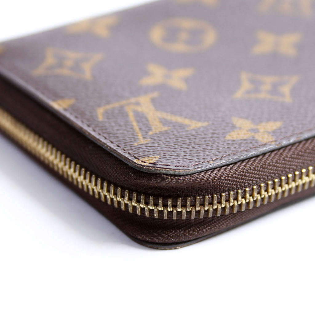 Zippy Wallet Monogram Berry
