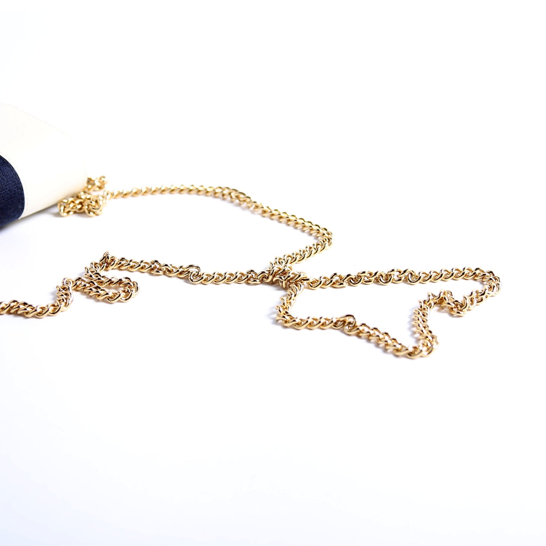 Gucci 494646 Sylvie Chain Super Mini White