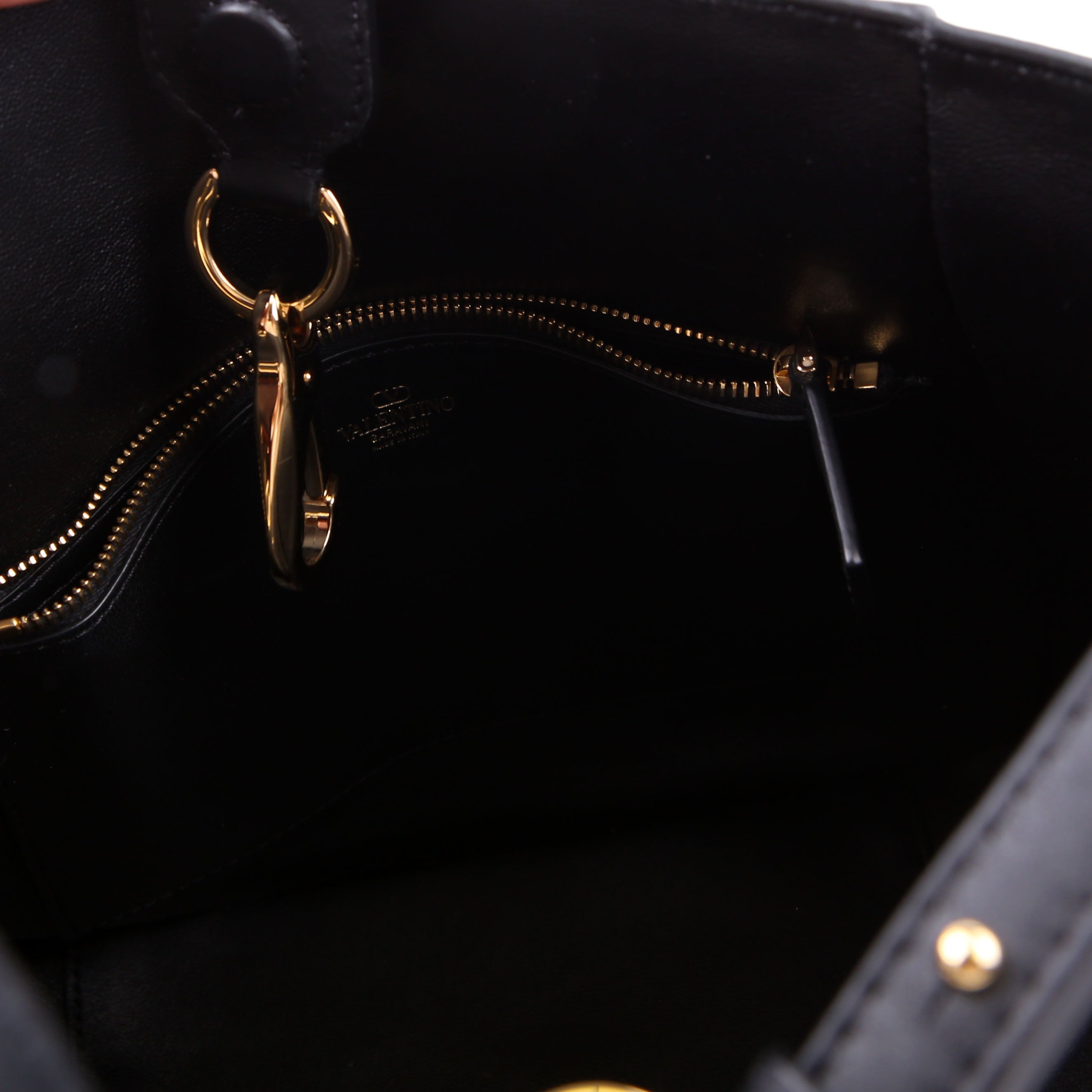 Vlogo Side Bucket Bag Black