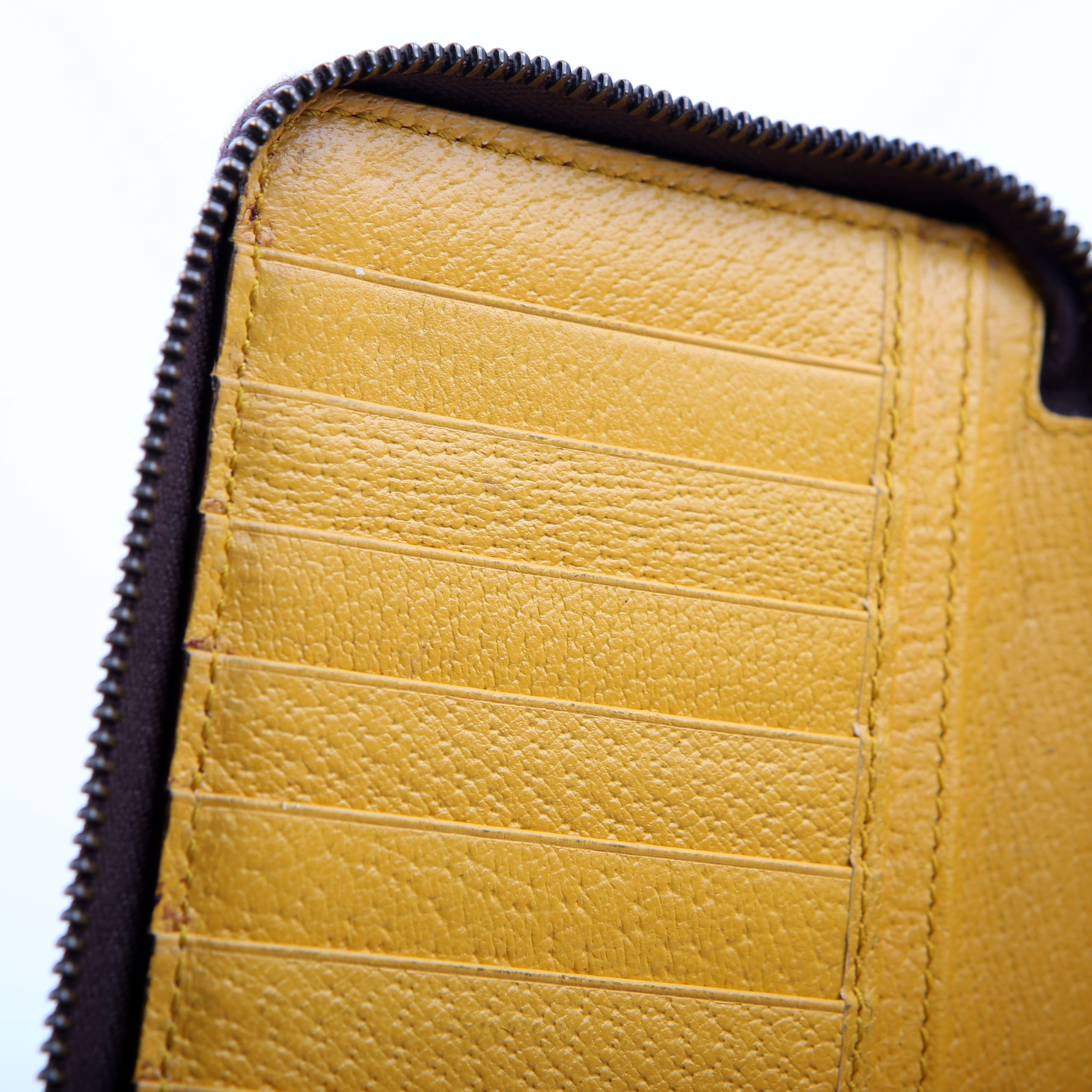 473953 Neo Vintage Zip Around Wallet Brown/Yellow