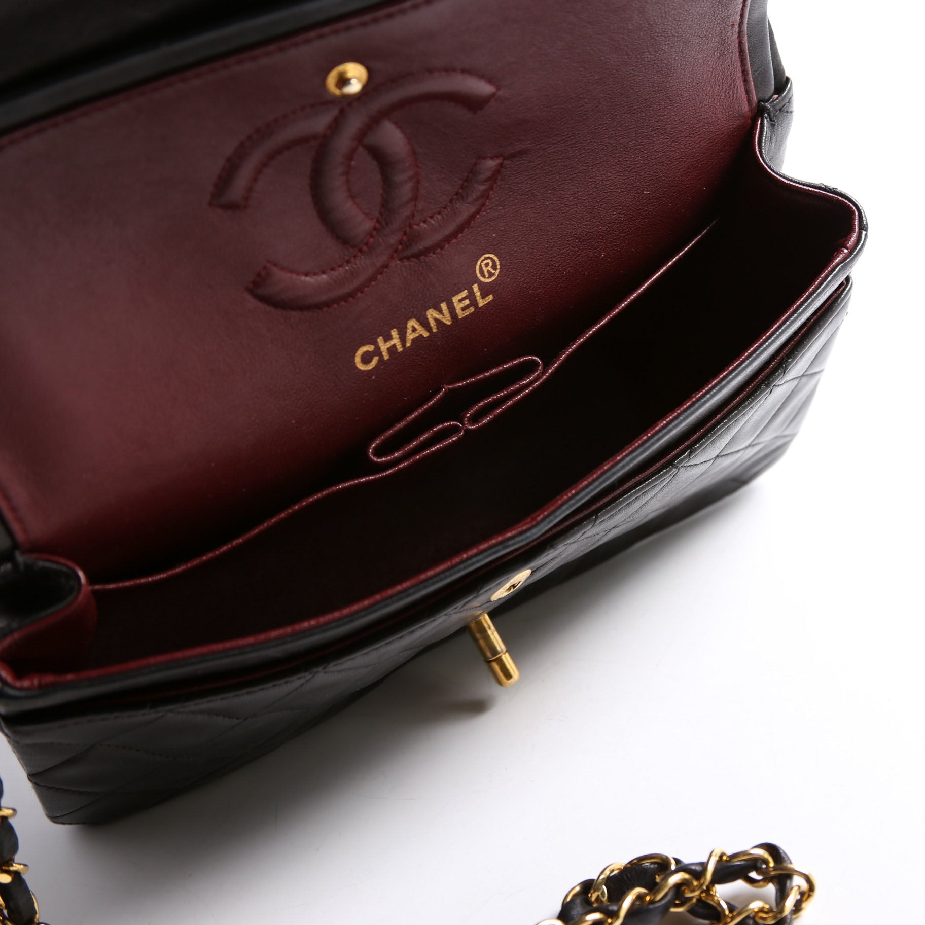 Classic Flap Small Lambskin 4M Black/Gold