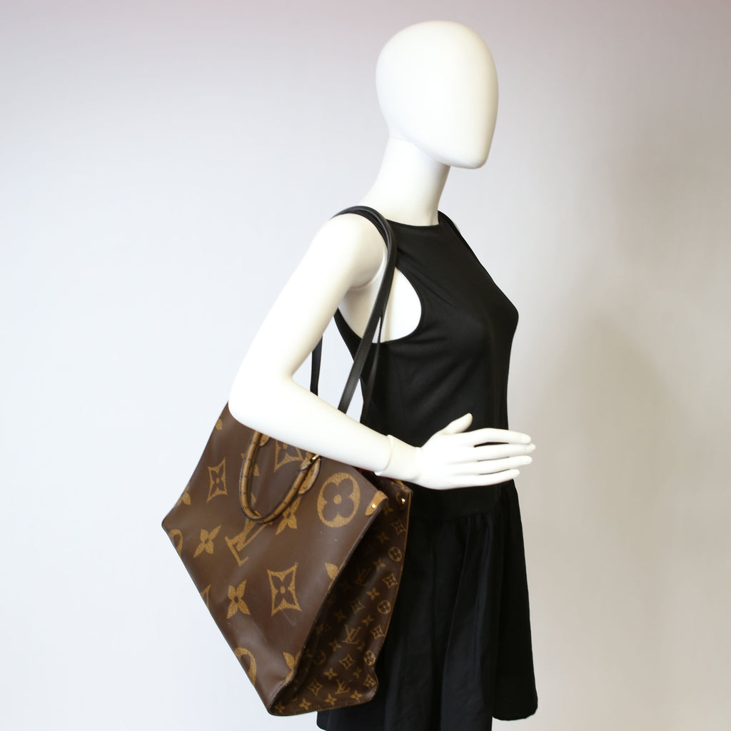 ONTHEGO GM Reverse Monogram Black