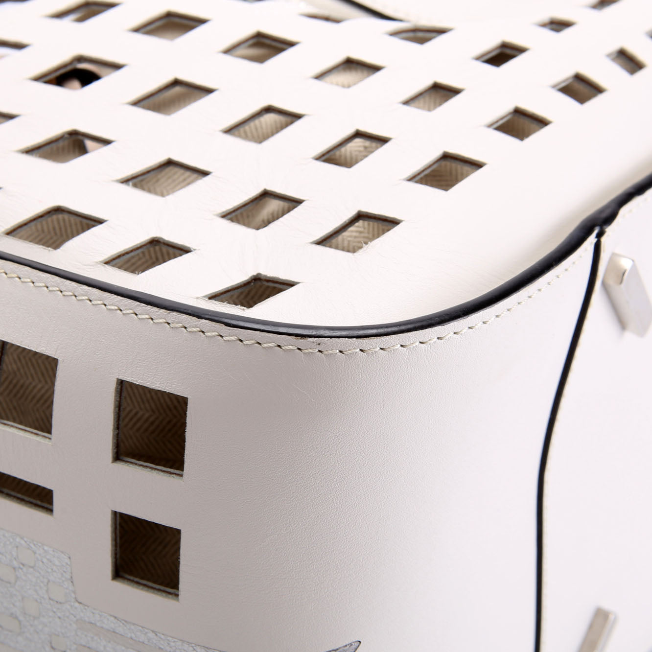 Hammock Tulip Capsule Shoulder Bag White