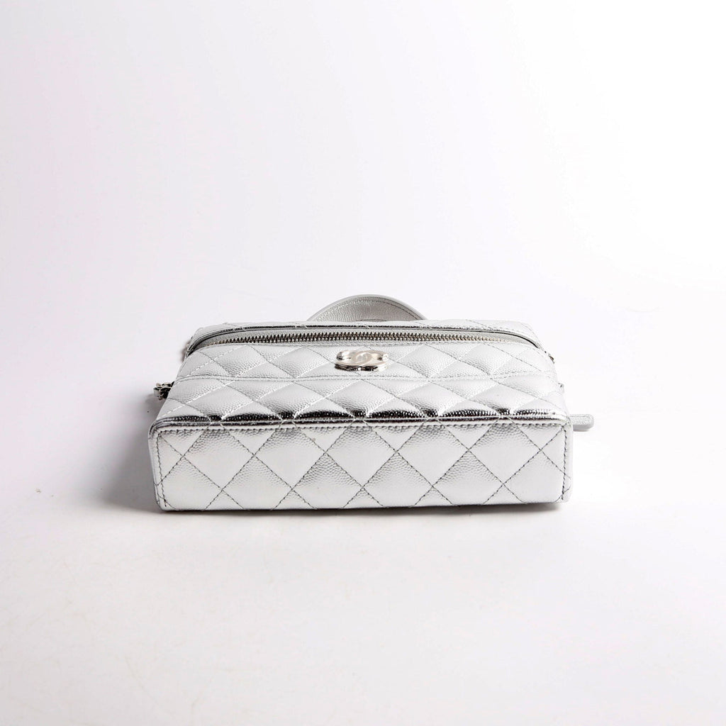 Slim Vanity Case With Chain Metallic Caviar RFID Silver