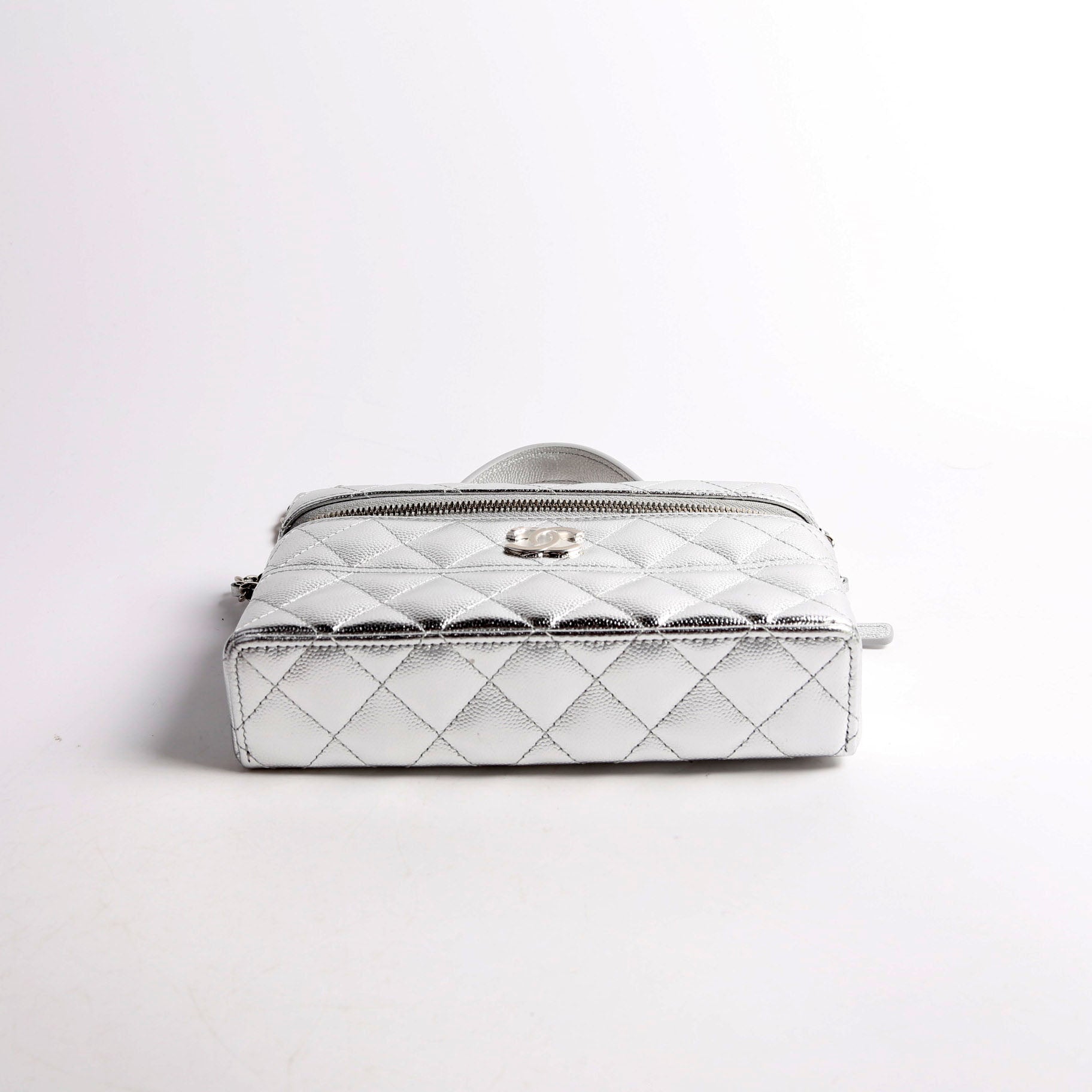 Slim Vanity Case With Chain Metallic Caviar RFID Silver