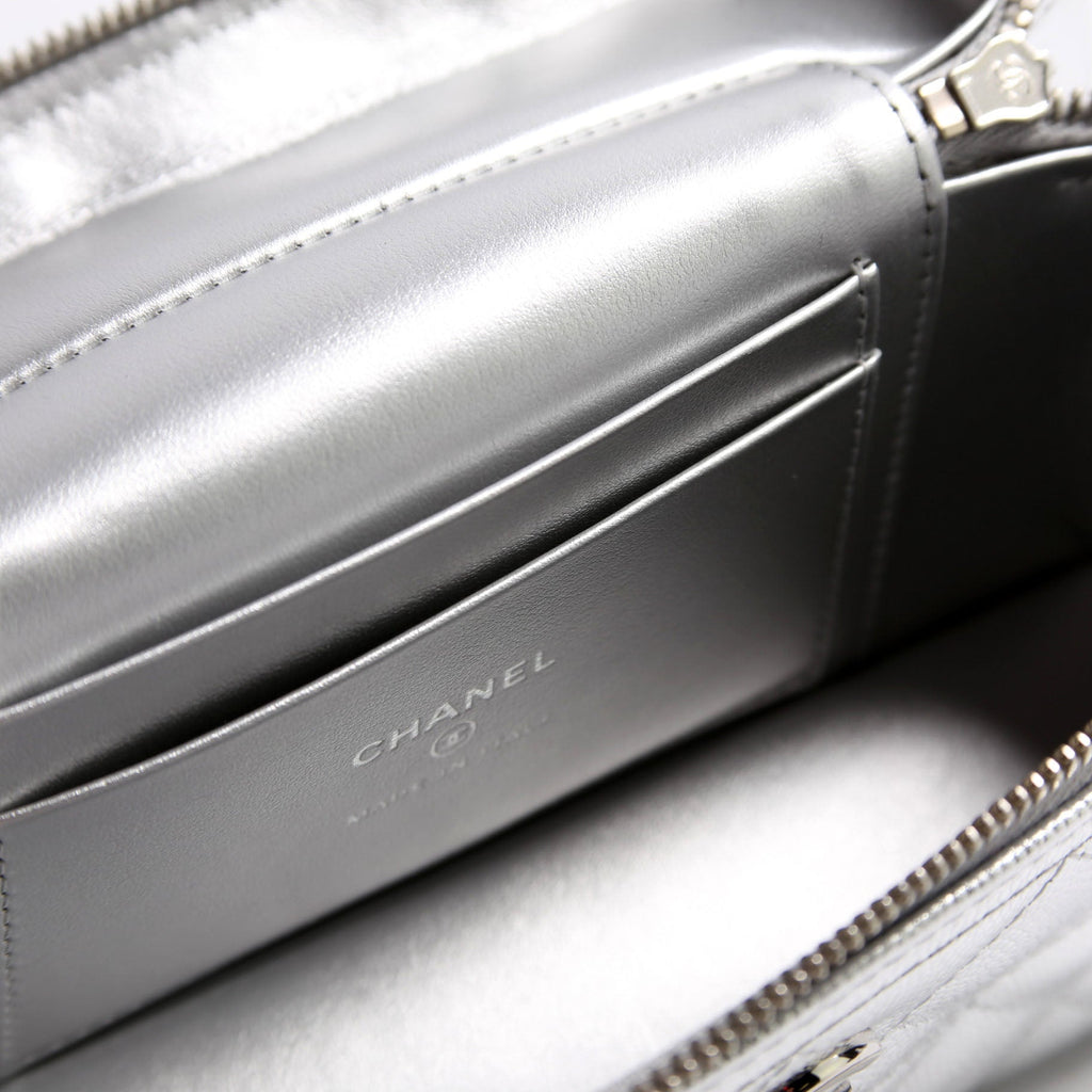 Slim Vanity Case With Chain Metallic Caviar RFID Silver