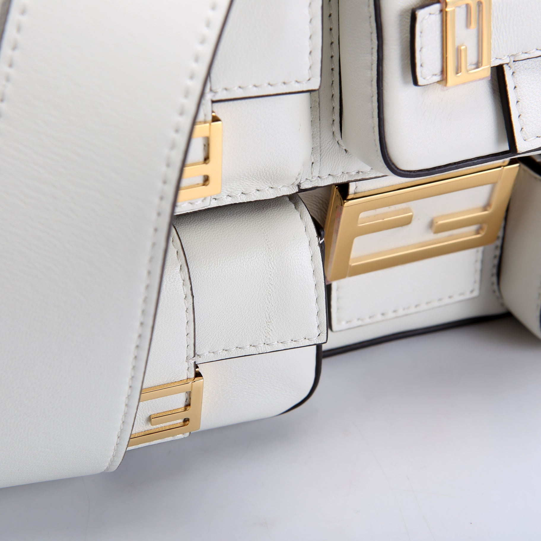 8BR398 Multipocket Baguette