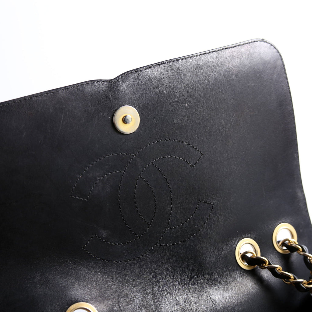 CC Filigree Flap Bag Medium Caviar 23M Black