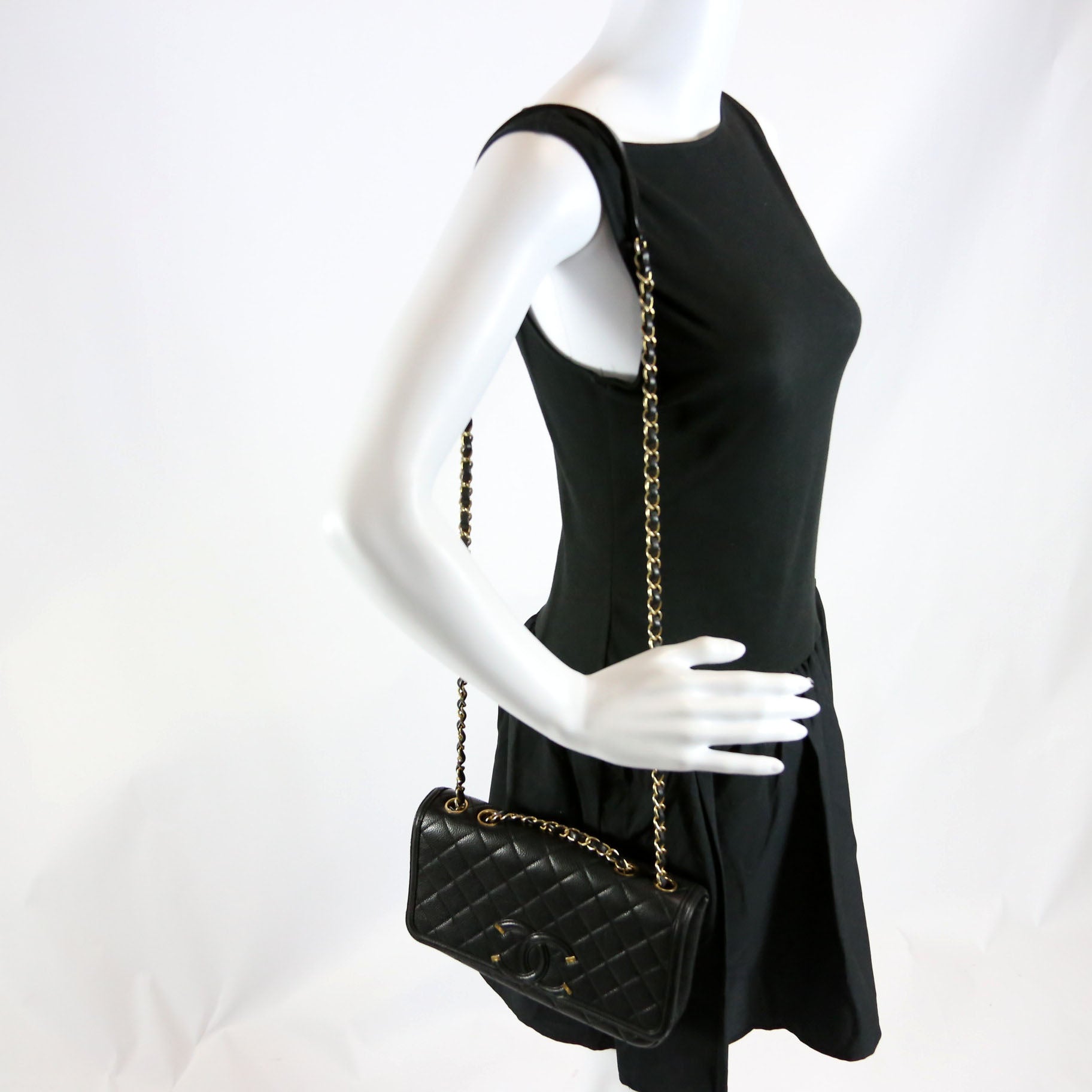 CC Filigree Flap Bag Medium Caviar 23M Black