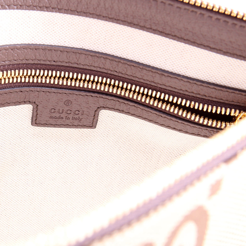 Gucci 699130 Jumbo GG Messenger