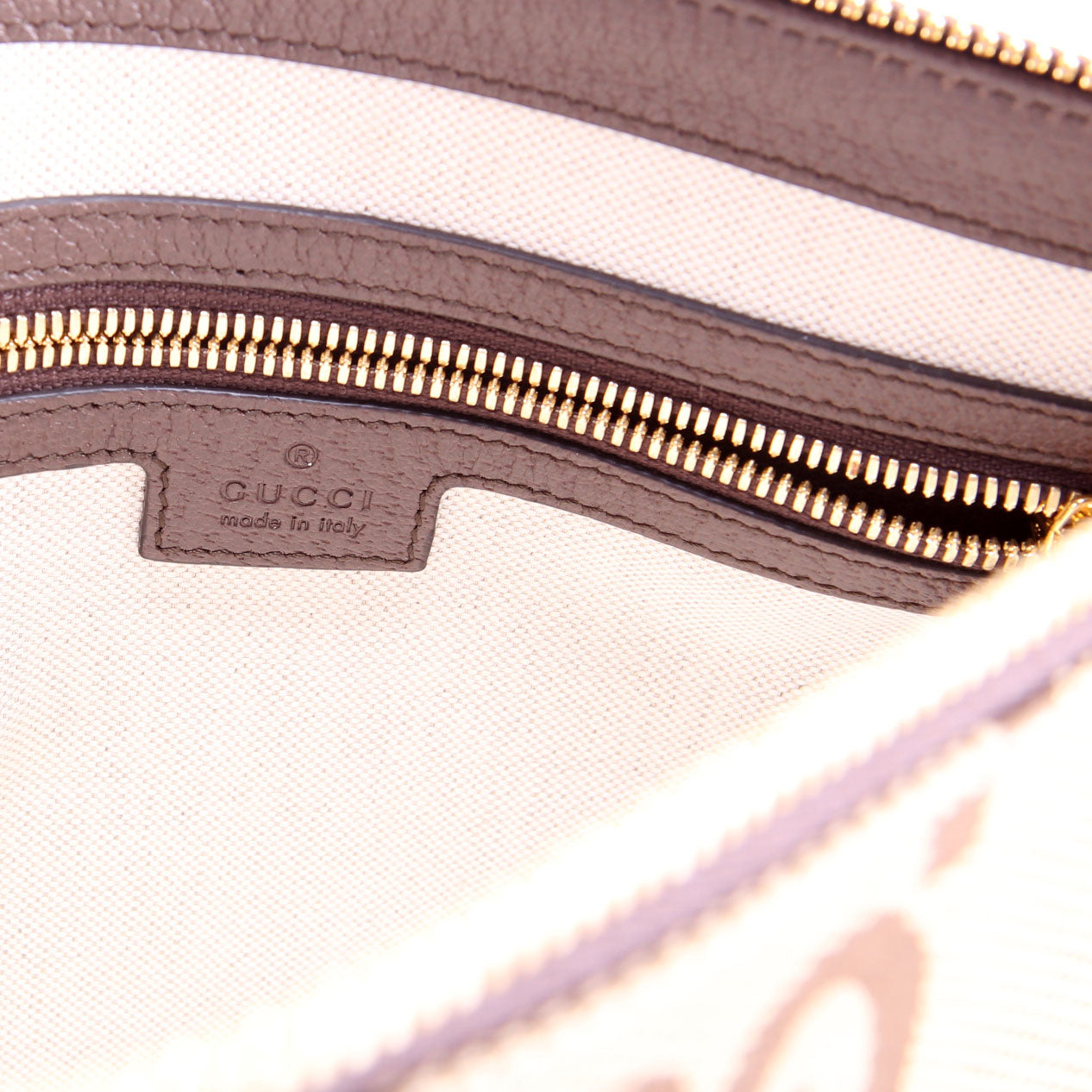 Gucci 699130 Jumbo GG Messenger