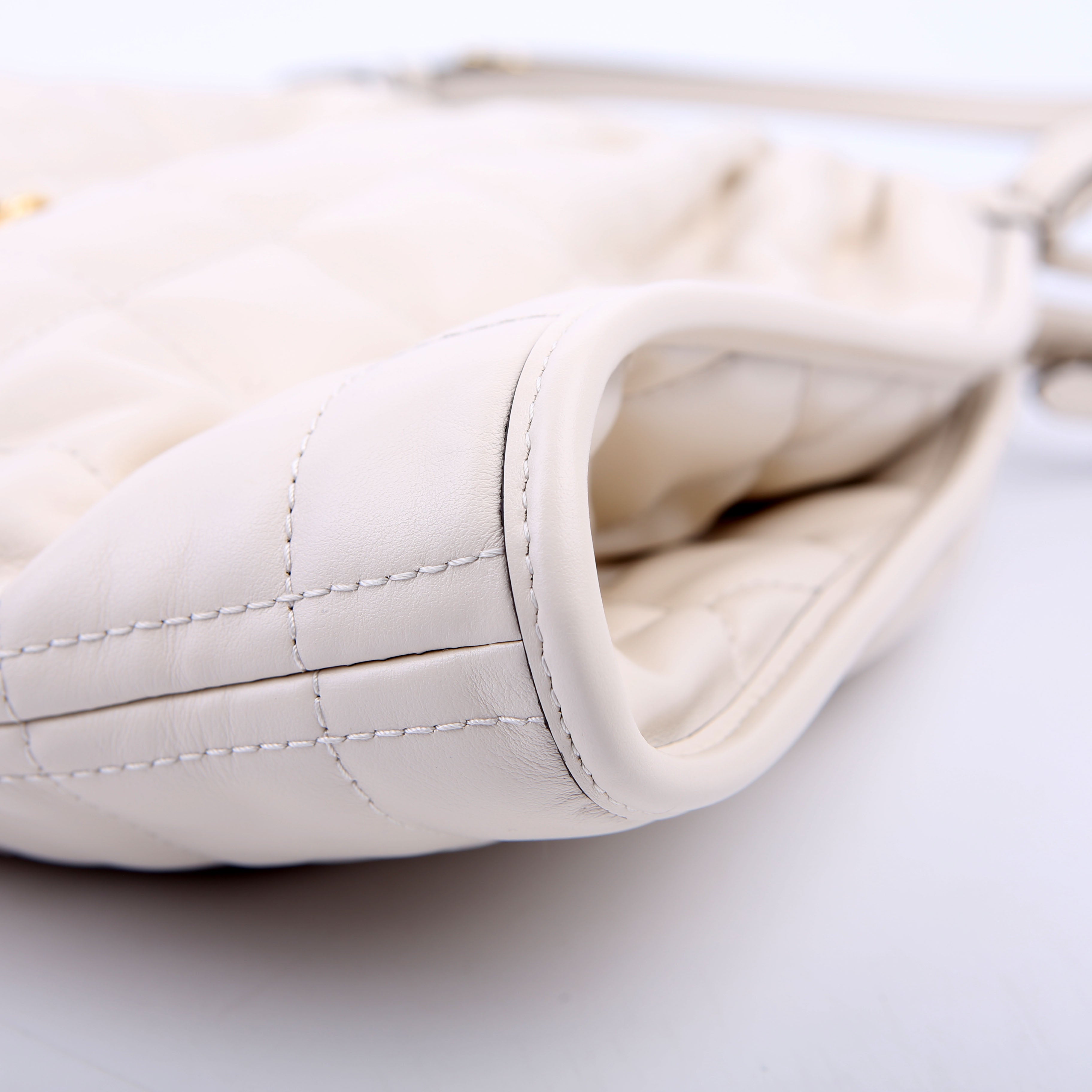Gucci 746210 Deco Quilted Leather Shoulder White