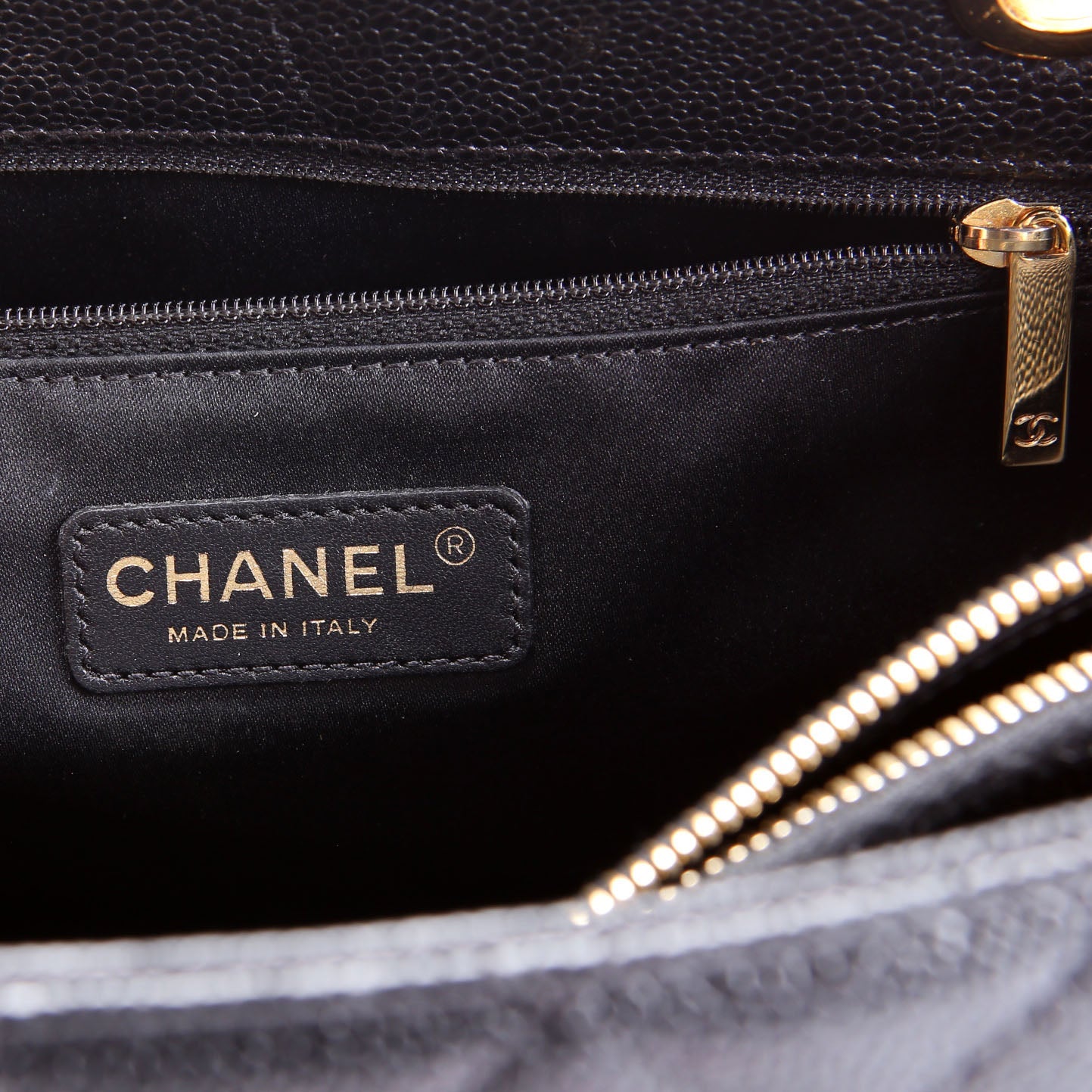 Grand Shopping Tote Caviar Black