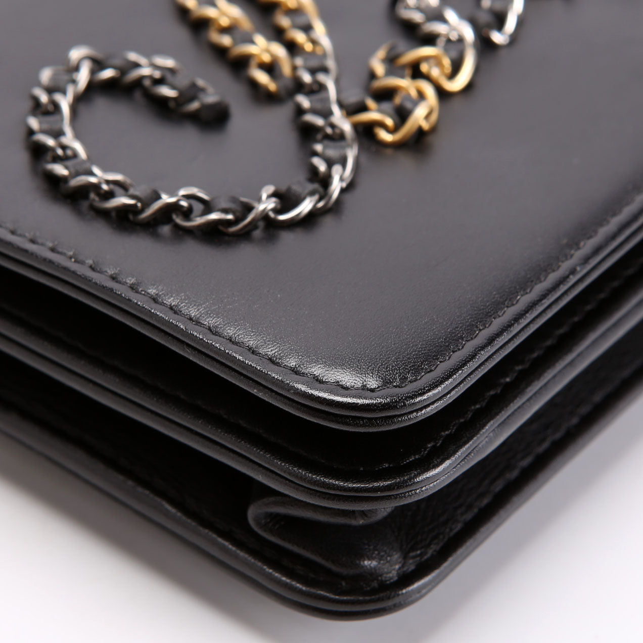 Two-Tone Chain 20s Signe WOC Calfskin 29M Black